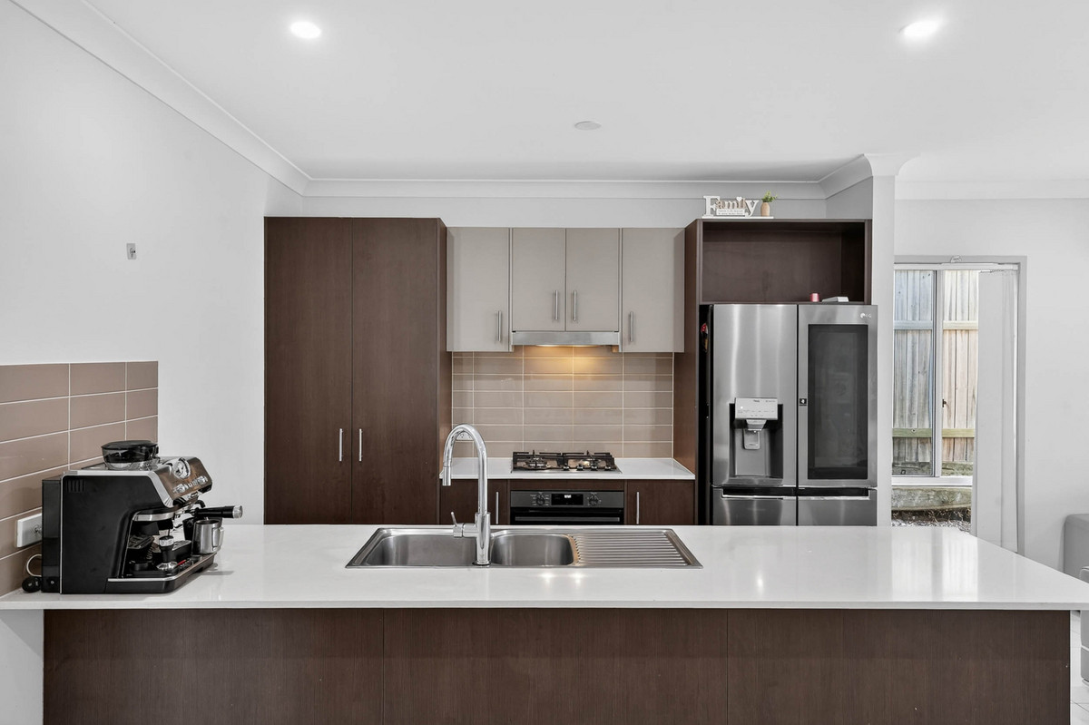 7 LAGUNA CRESCENT, Springfield Lakes QLD 4300 - Image 6