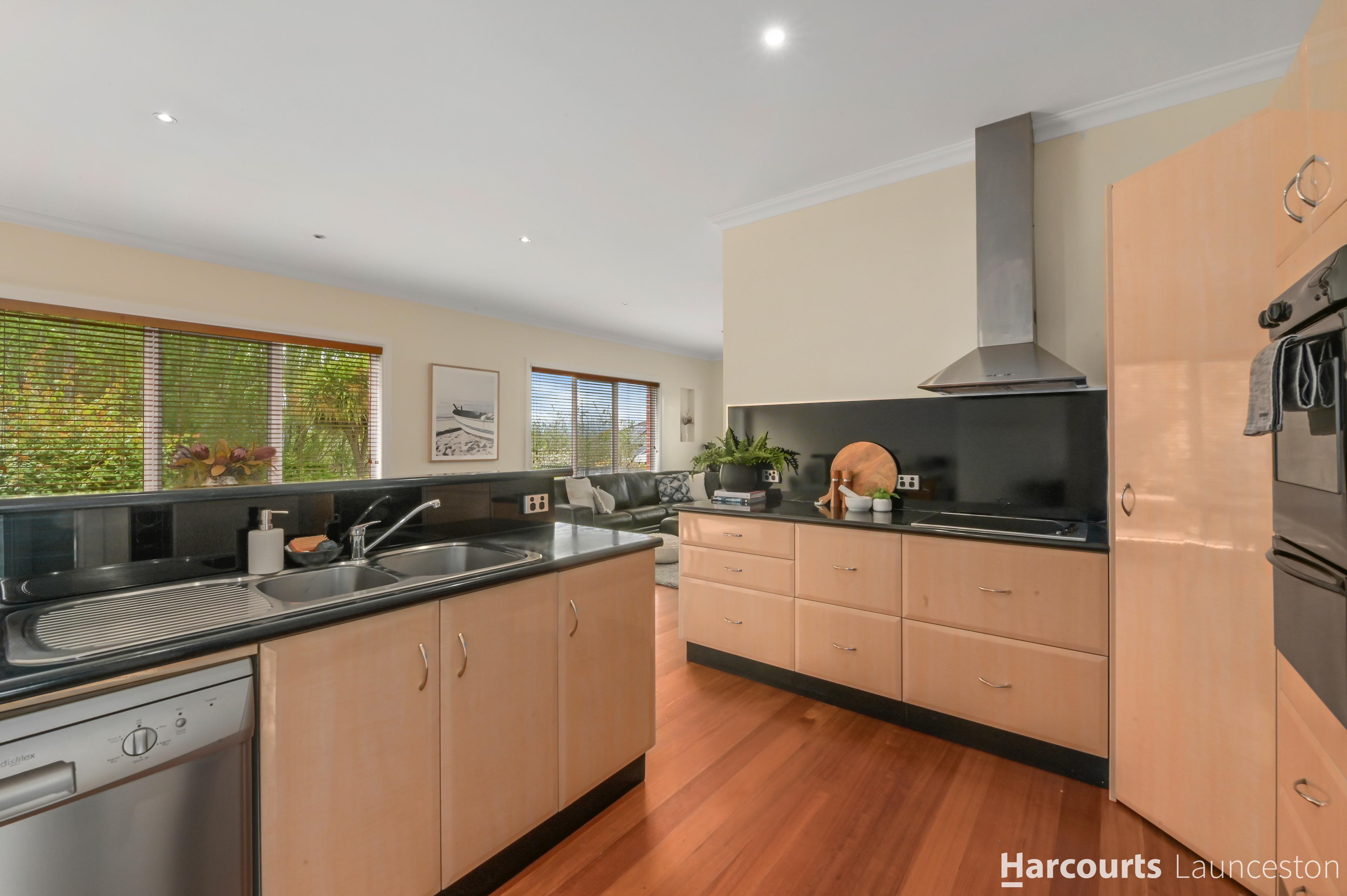 2/114 Peel Street West, West Launceston, Tas, 7250 - Image 6