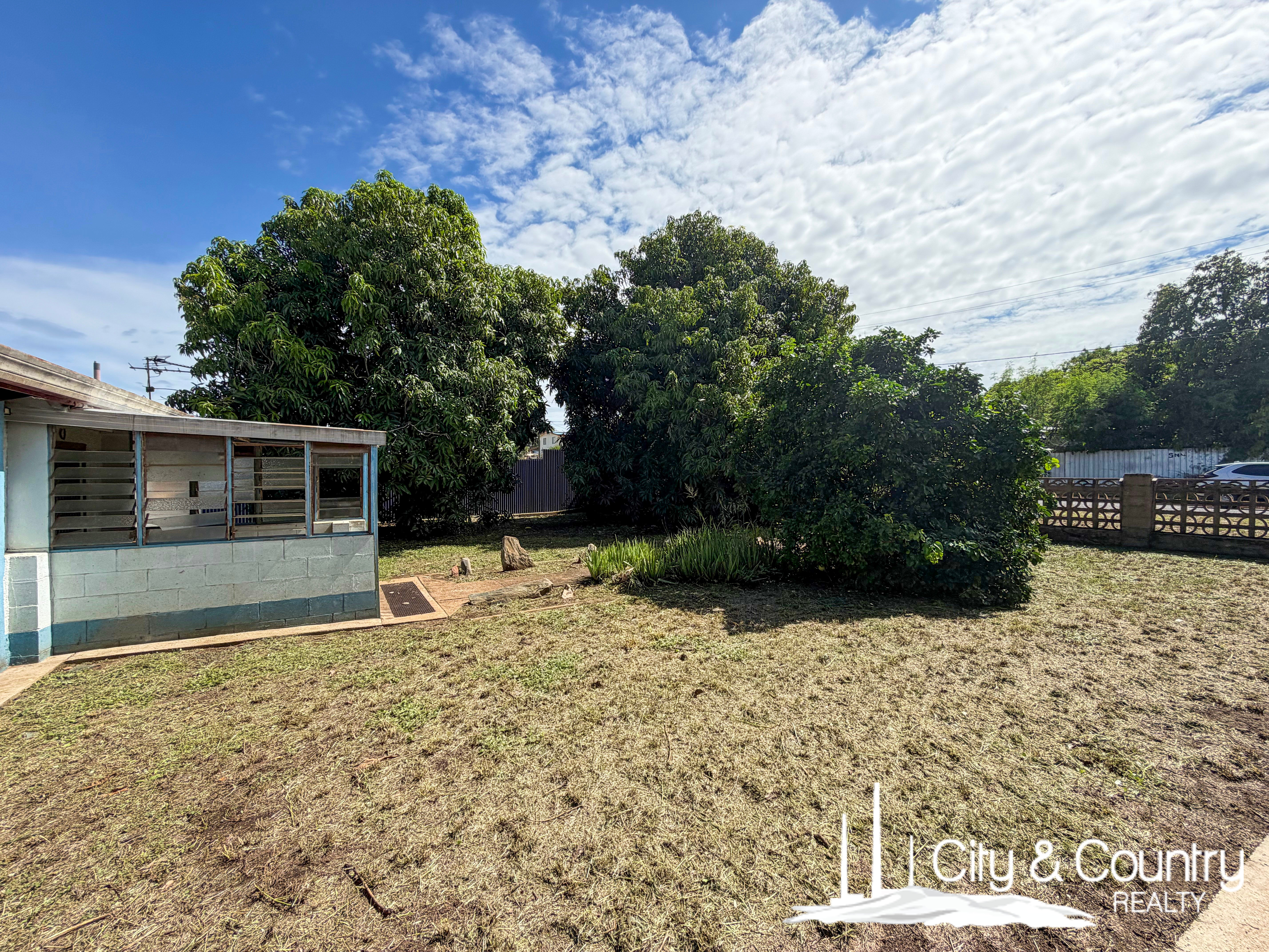 21 FLYNN STREET, Mornington QLD 4825 - Image 1
