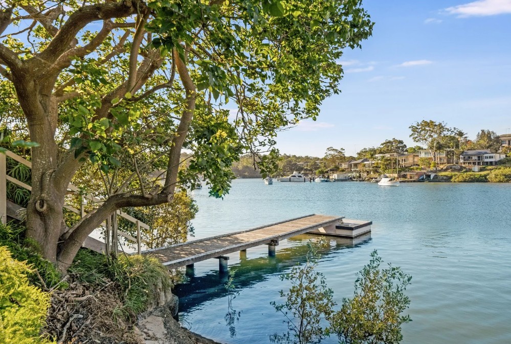 31 Queens Road, Connells Point, NSW 2221 - Image 1
