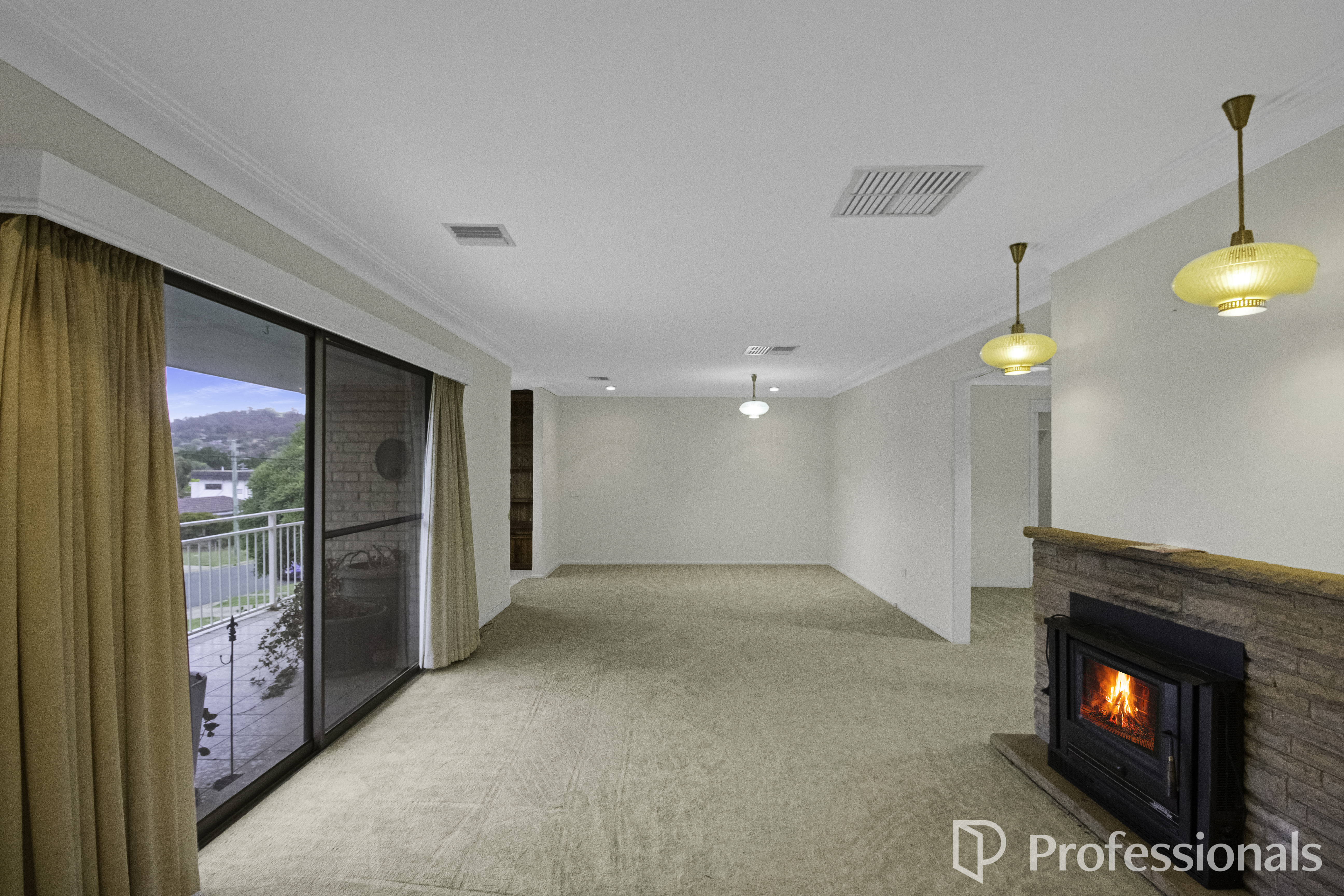 42 White Avenue, Kooringal, NSW 2650 - Image 2
