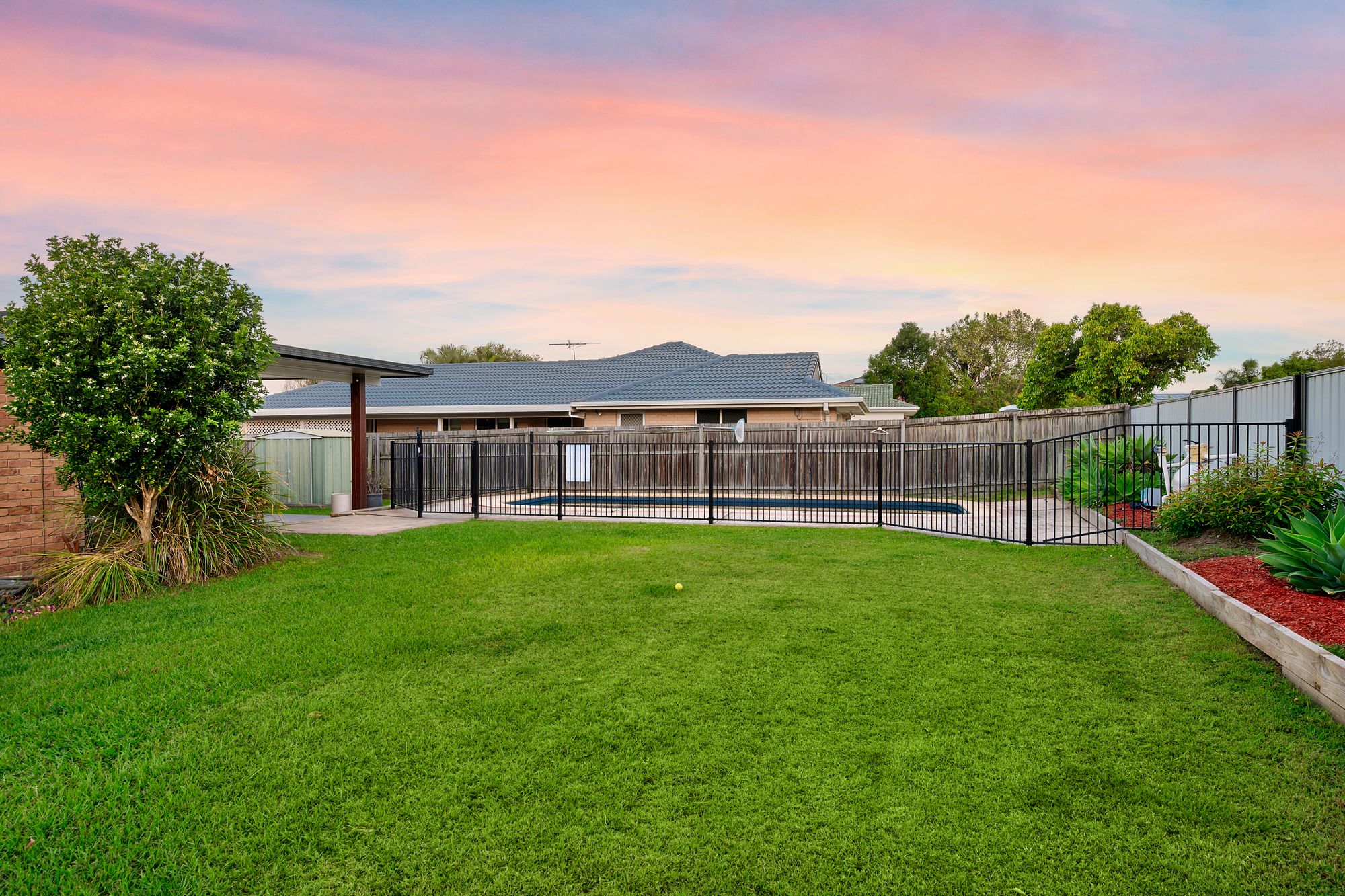 5-bedroom house at 98 Bannockburn Crescent, Parkinson, QLD 4115, , Queensland