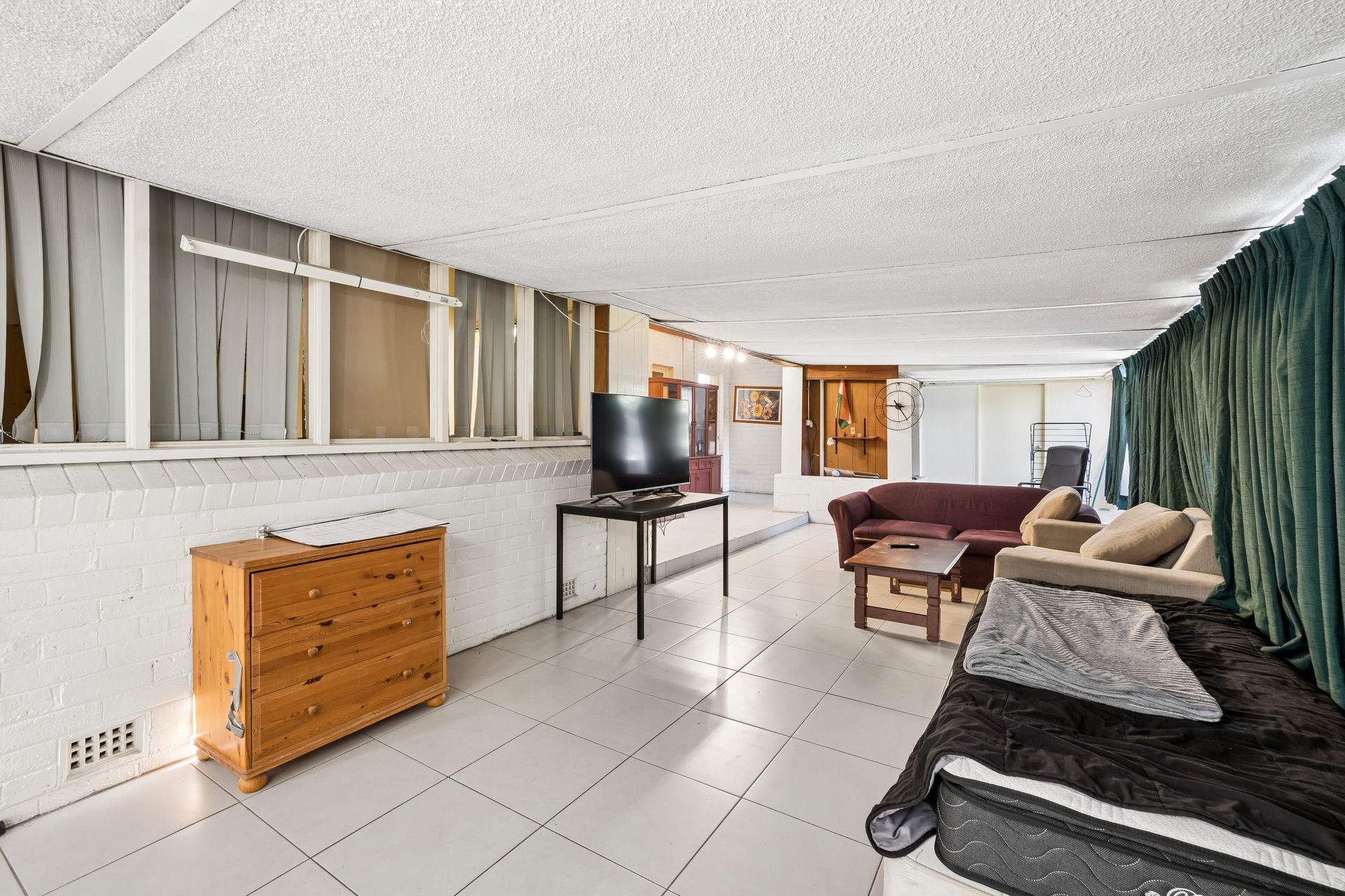 17 Pegus Street, Thornlie WA 6108 - Image 2