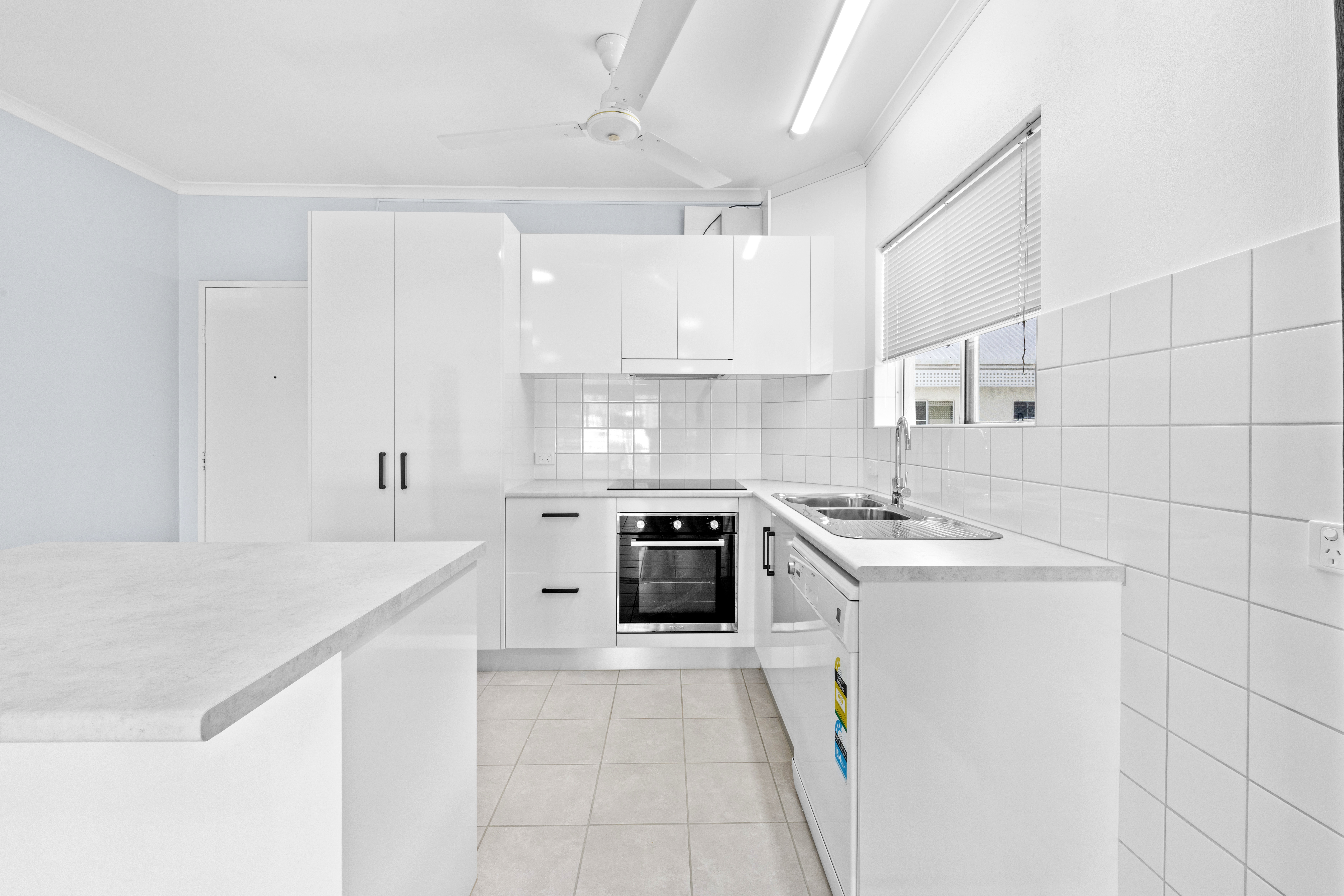 17 208 GRAFTON STREET, CAIRNS NORTH QLD 4870 - Image 1