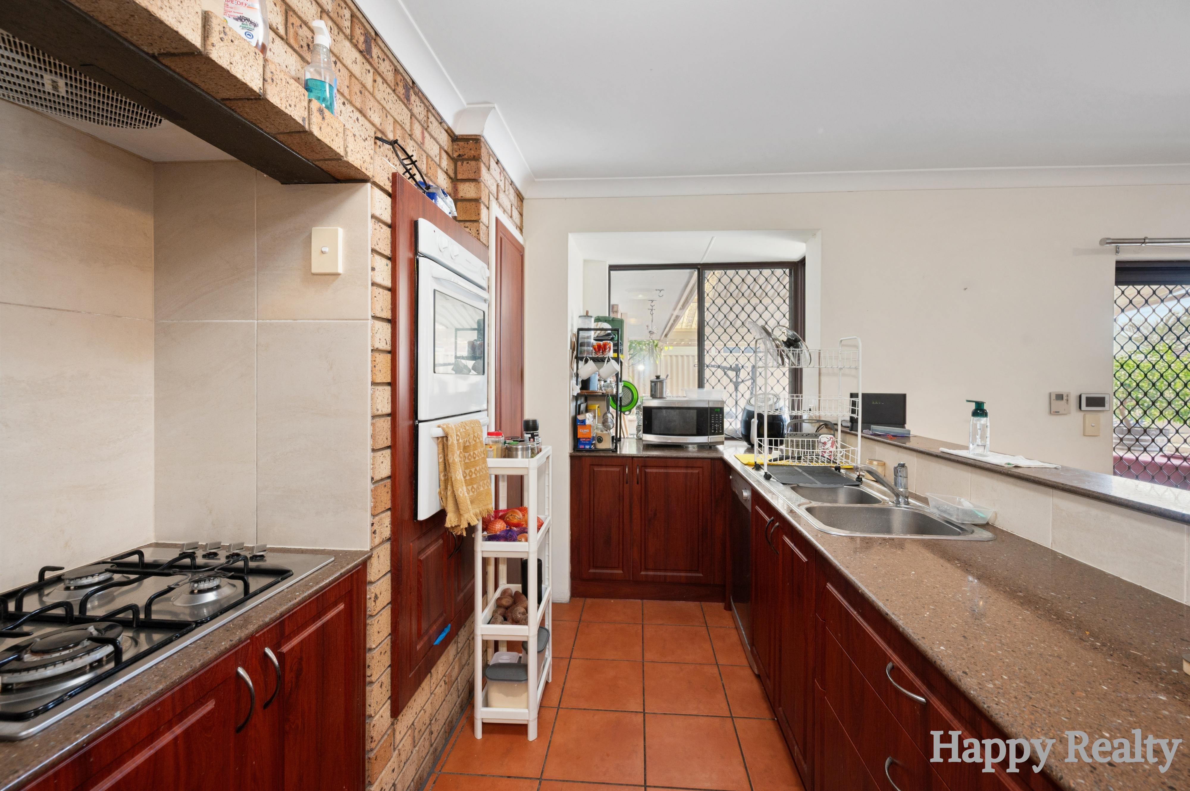33 Forest Lakes Drive, Thornlie, WA 6108 - Image 9