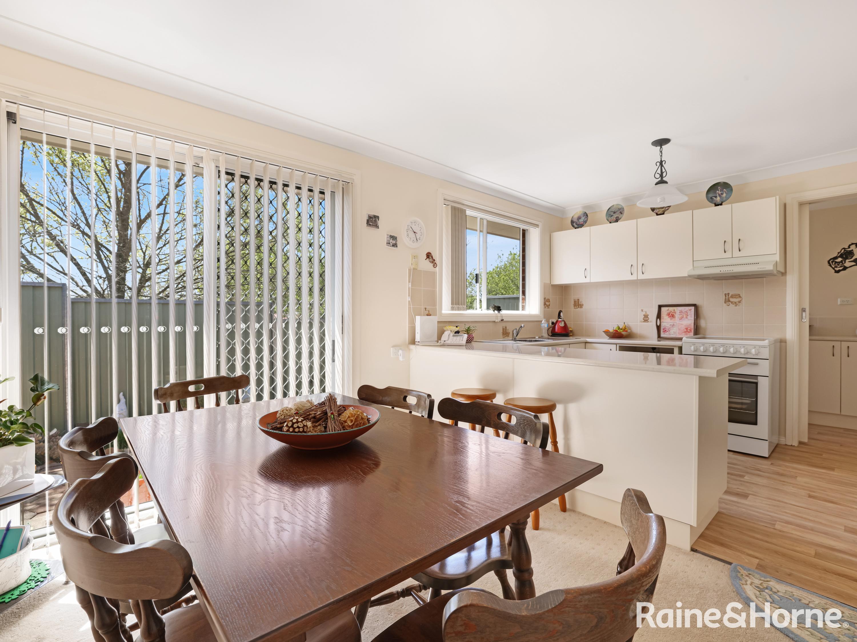 6 207 KEPPEL STREET, BATHURST NSW 2795 - Image 1