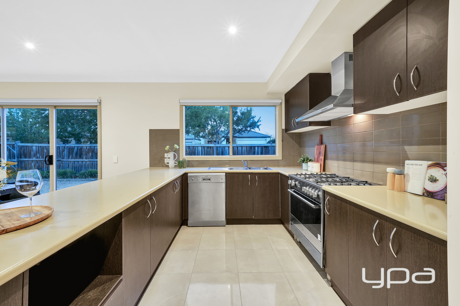 37 Tamar Avenue, Point Cook, VIC 3030 - Image 10