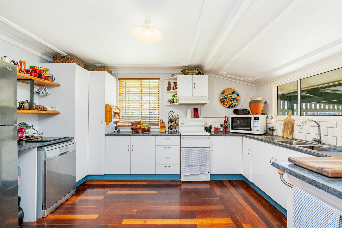 62 DAYMAN STREET, Urangan QLD 4655 - Image 7