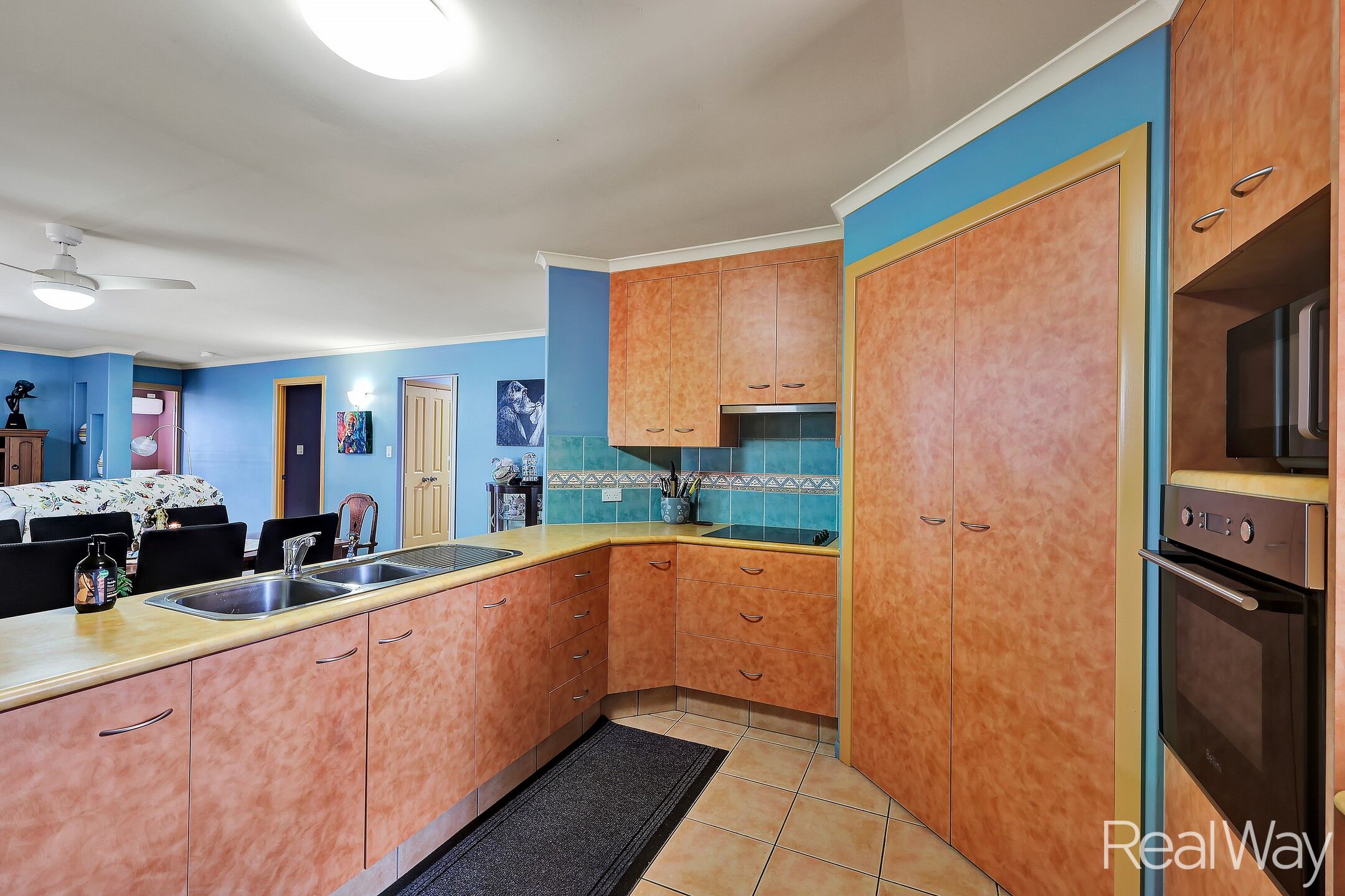 12 PORRAS COURT, Avenell Heights QLD 4670 - Image 5