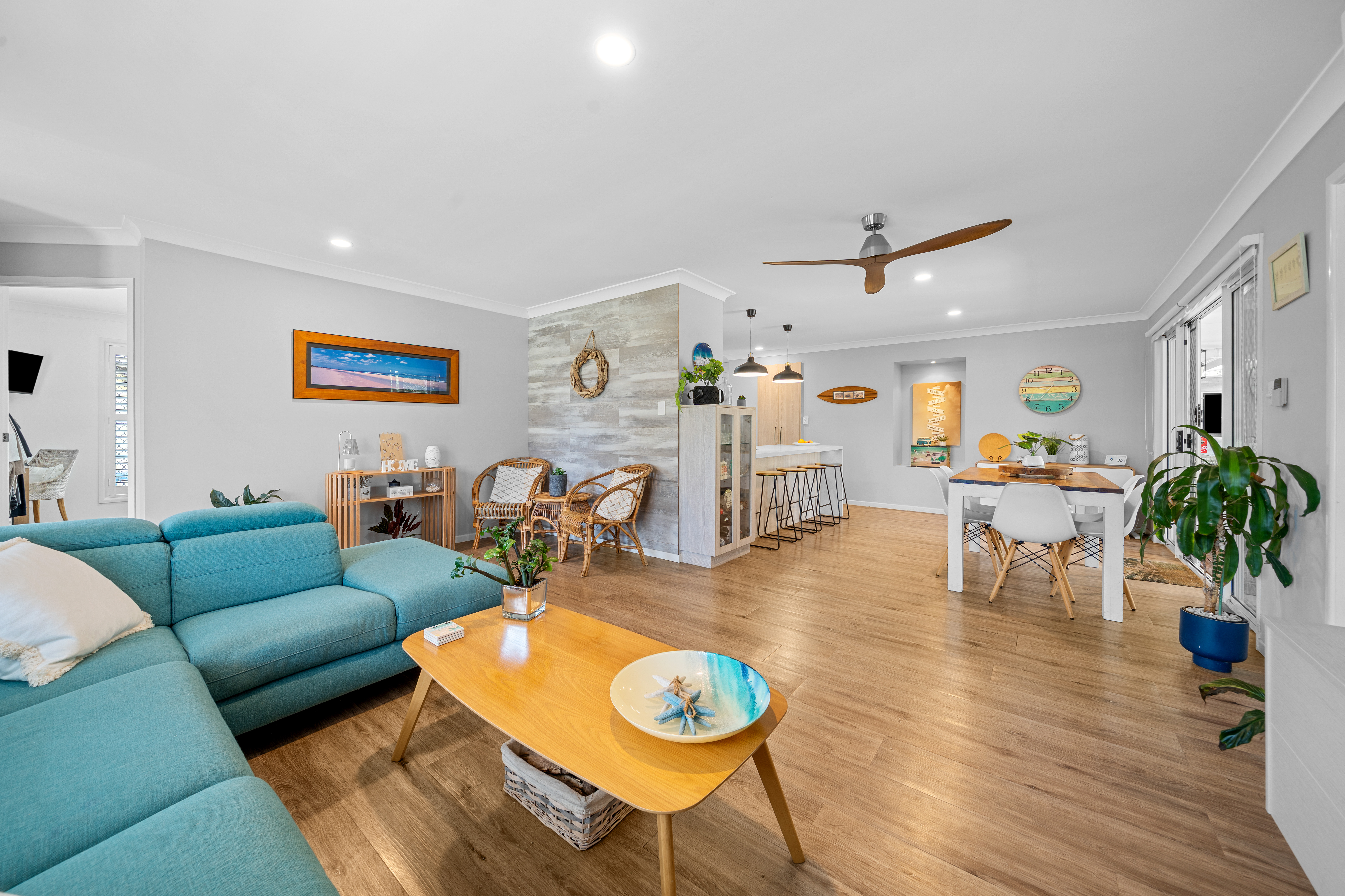 27 SEVILLE CIRCUIT, Burleigh Waters QLD 4220 - Image 10