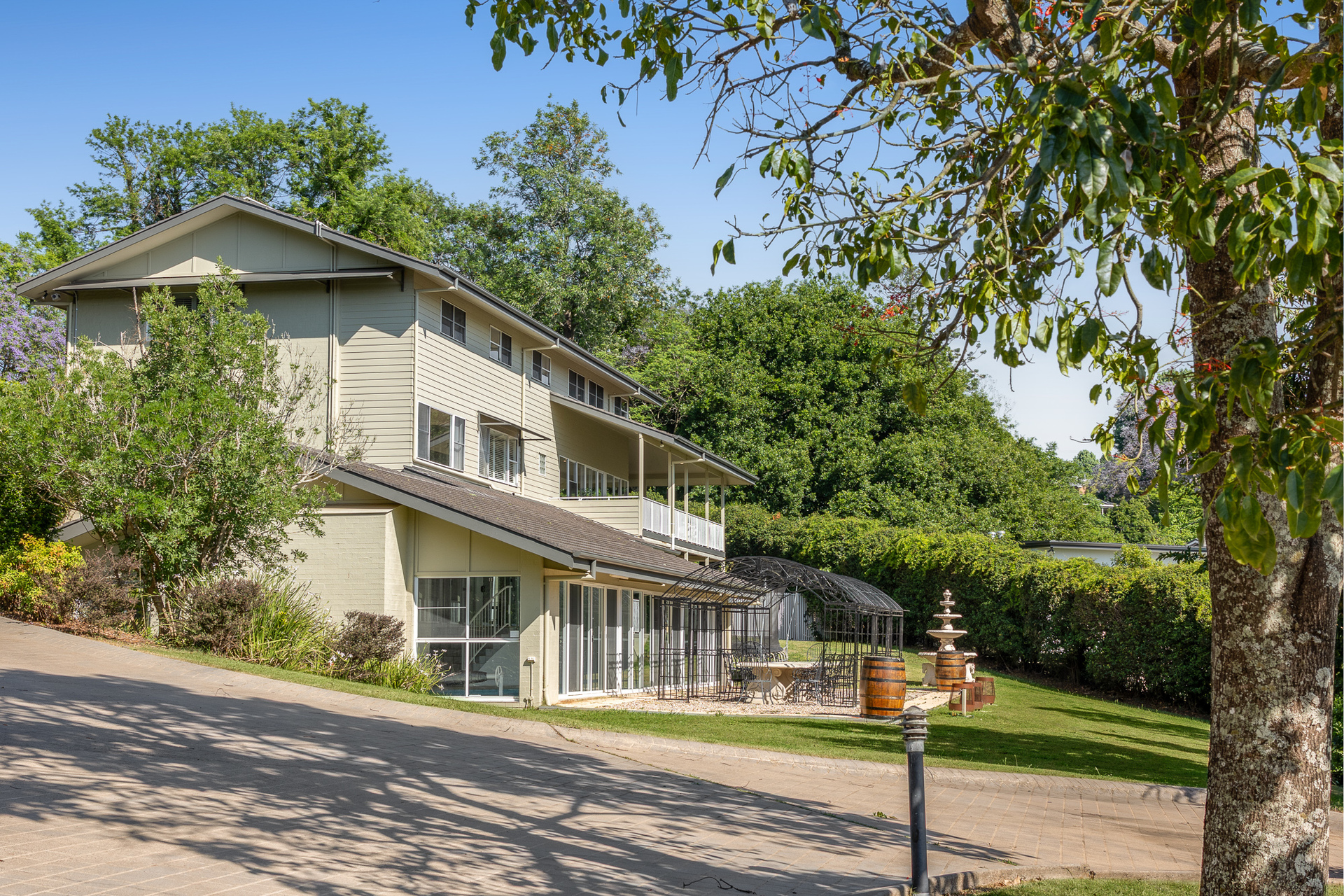 7-bedroom house at 7 Curzon Street, Mount Lofty, QLD 4350, , Queensland