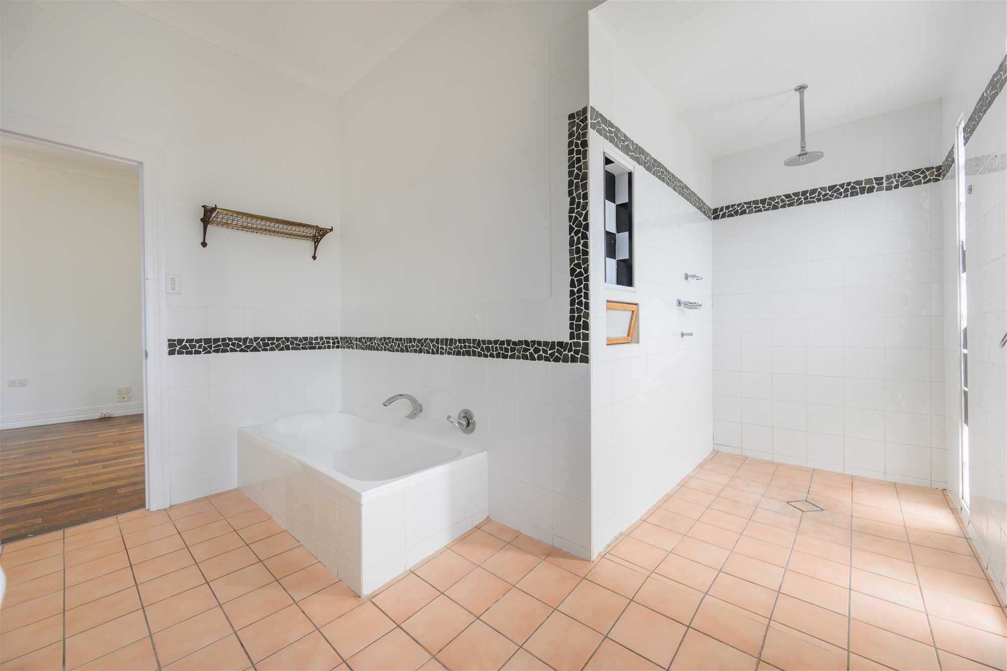 16 ROBERTS STREET, South Gladstone QLD 4680 - Image 8