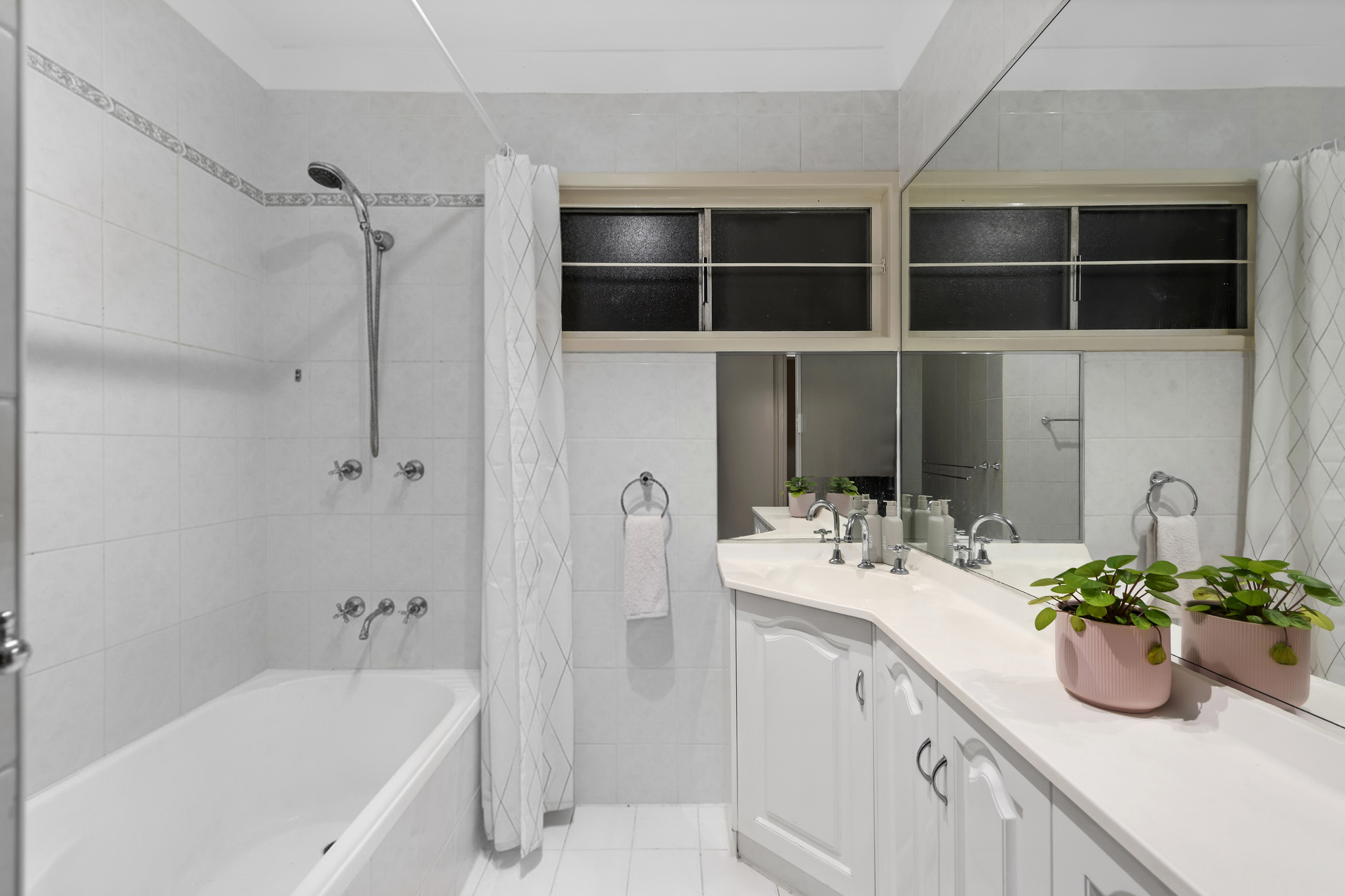 52 Pareena Crescent, Mansfield, QLD 4122 - Image 3