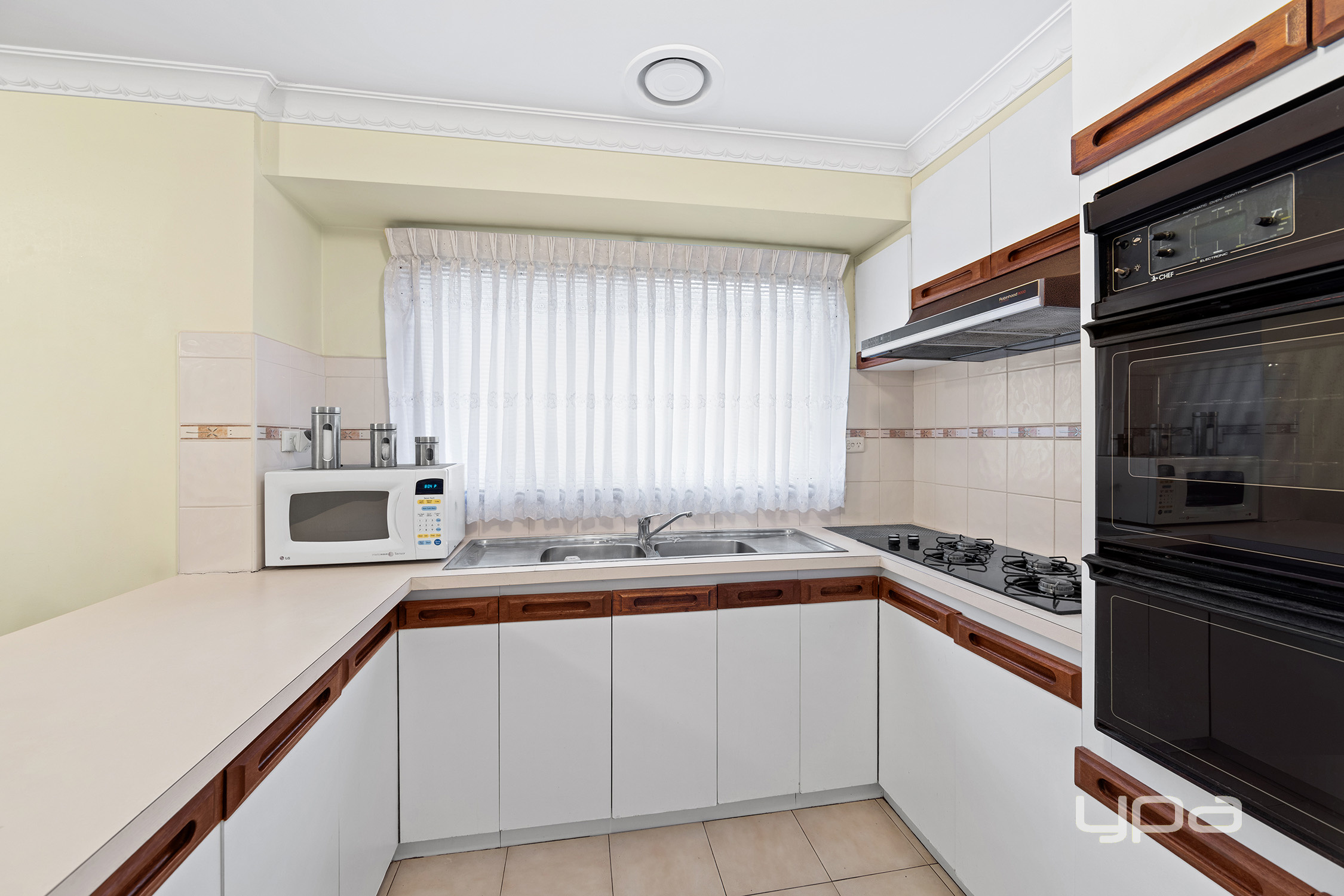 16 Somerton Crescent, St Albans, VIC 3021 - Image 6