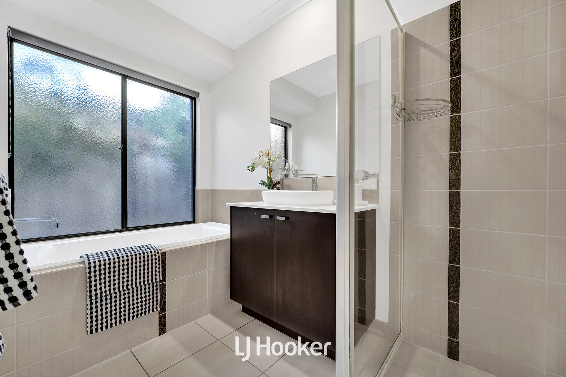 4-bedroom house at 2 BLACKLEDGE DRIVE, Cranbourne East VIC 3977, Casey, Victoria