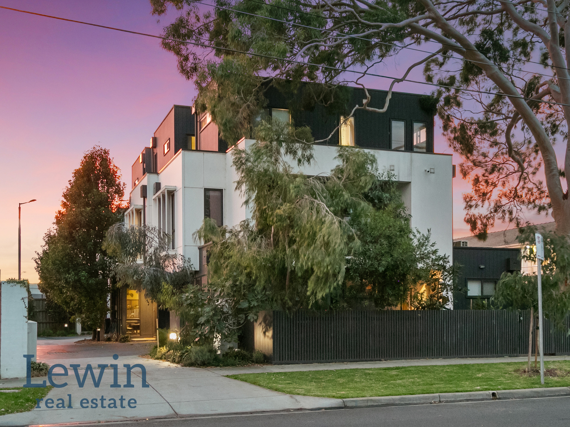 3-bedroom unit at 2 3 STATION STREET, MENTONE VIC 3194, Kingston (Vic.), Victoria