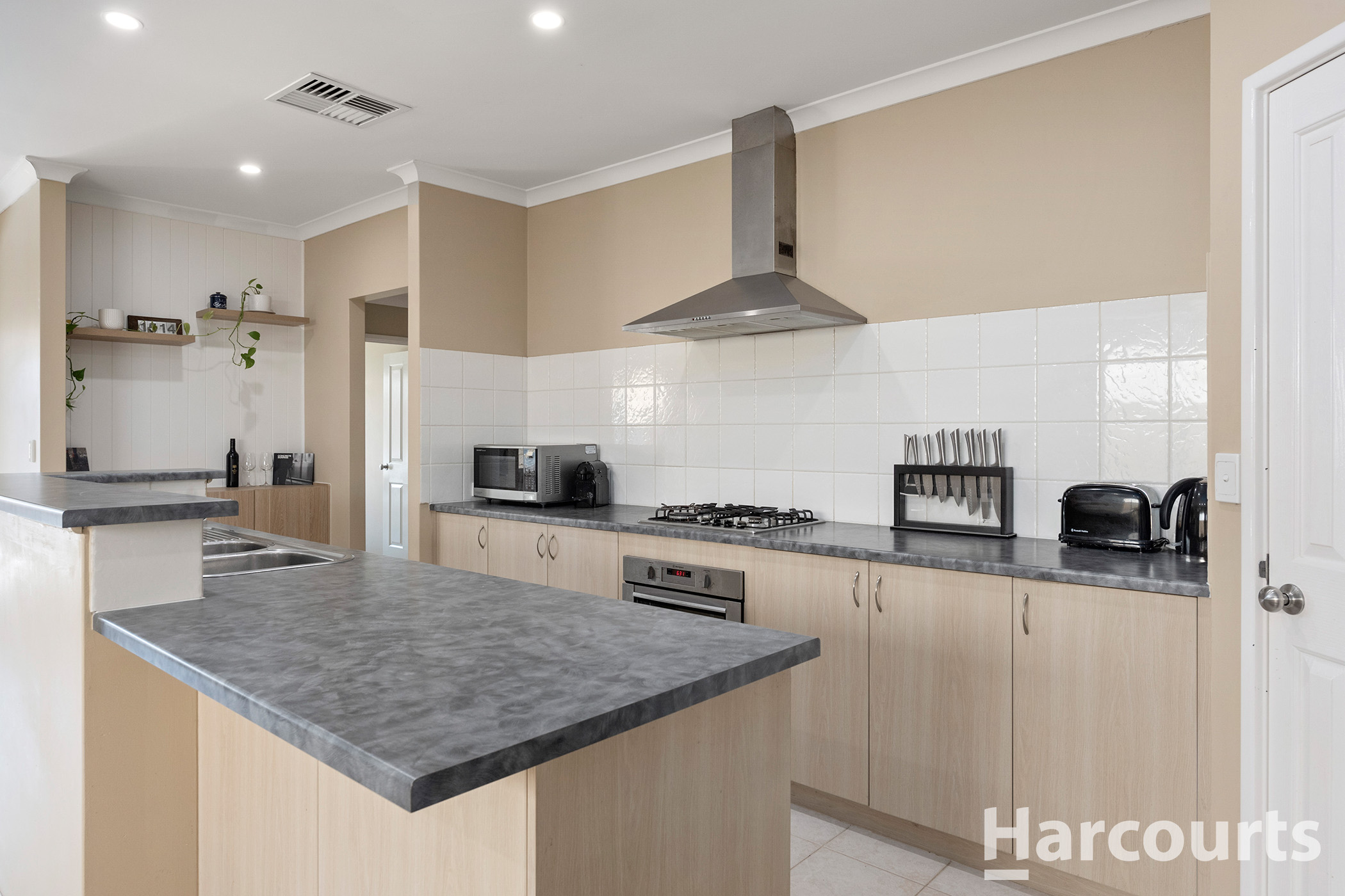 27 Finsbury Drive, Thornlie, WA 6108 - Image 8
