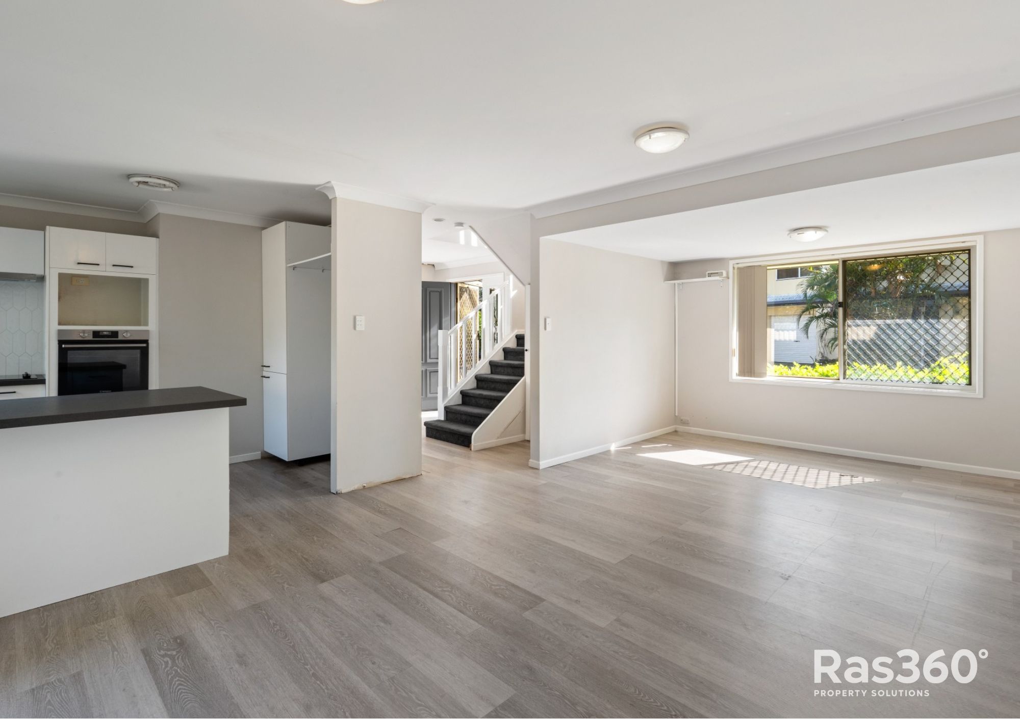 4/279 Cotlew Street West, Ashmore, Qld, 4214 - Image 1