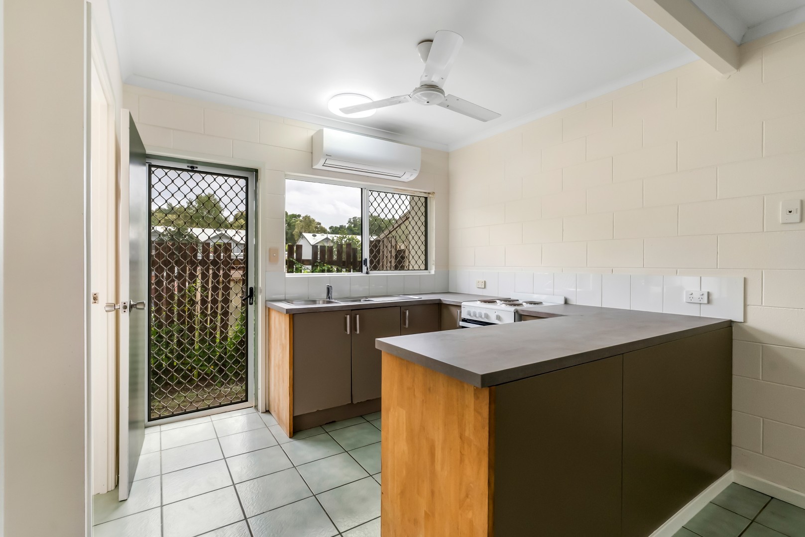 CAUFIELD GARDENS 6 126 PEASE STREET, MANOORA QLD 4870 - Image 4