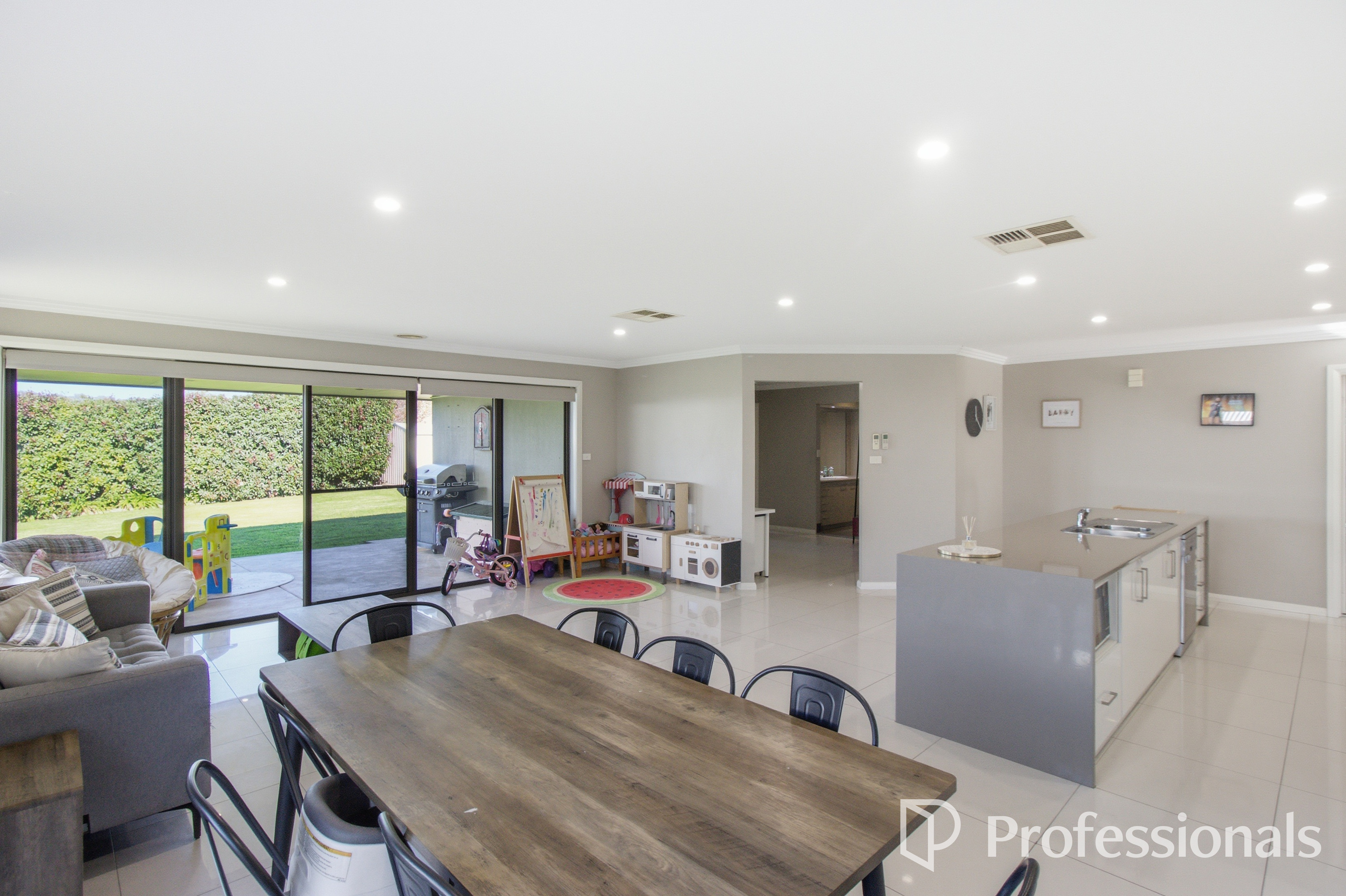 4-bedroom house at 7 Warambee Street, Glenfield Park, NSW 2650, Wagga Wagga, New South Wales