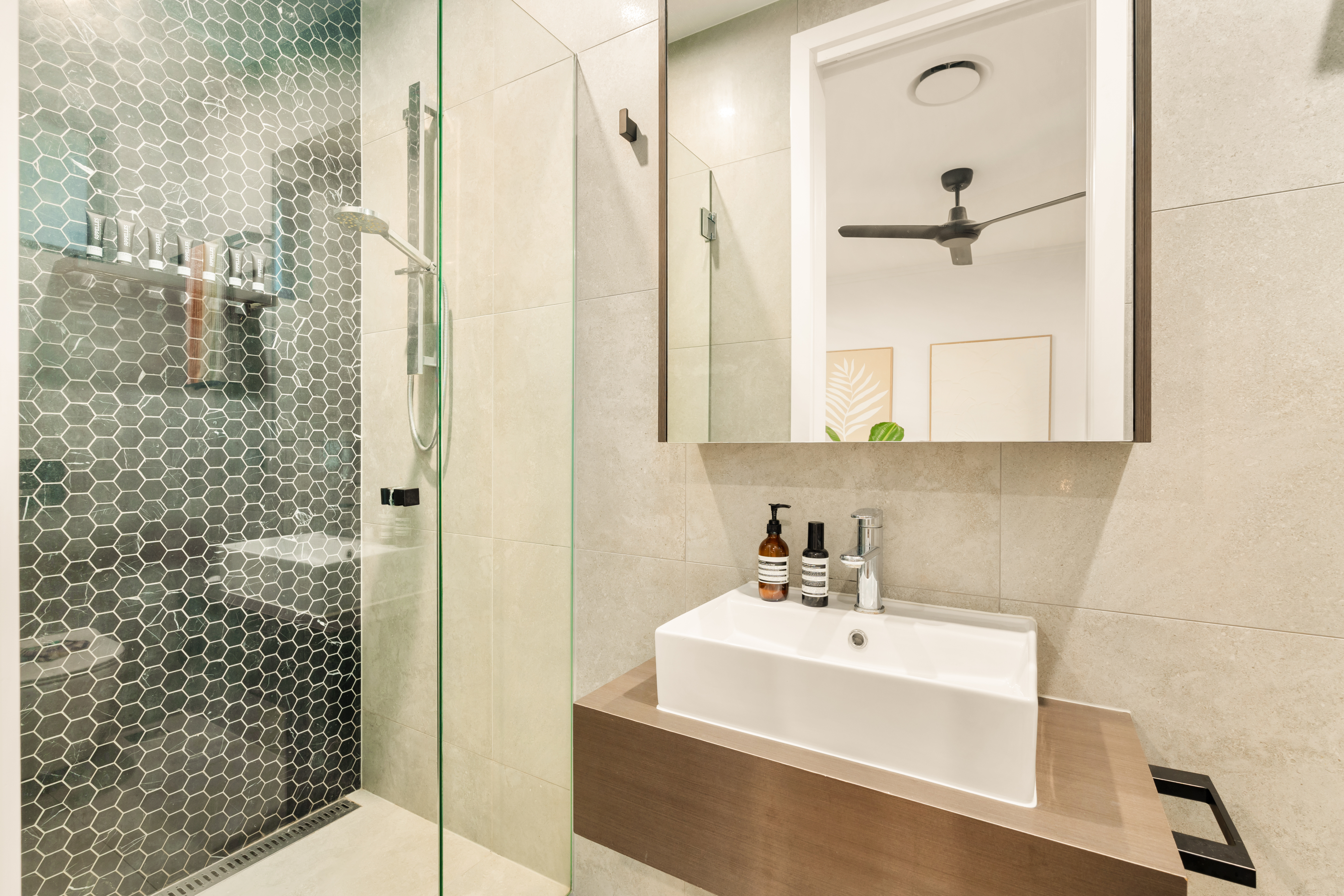 37/42 Johnston Street, Bulimba, QLD 4171 - Image 1