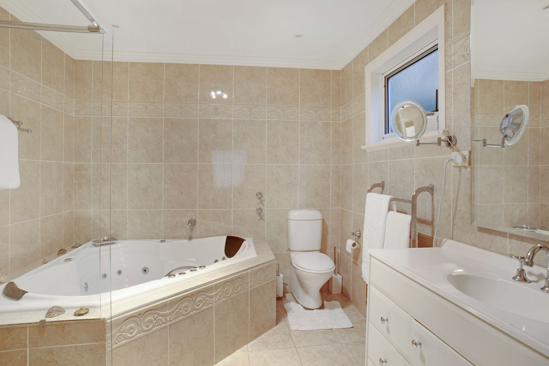 4-bedroom house at 33 HENDERSON ROAD, Wentworth Falls NSW 2782, Blue Mountains, New South Wales