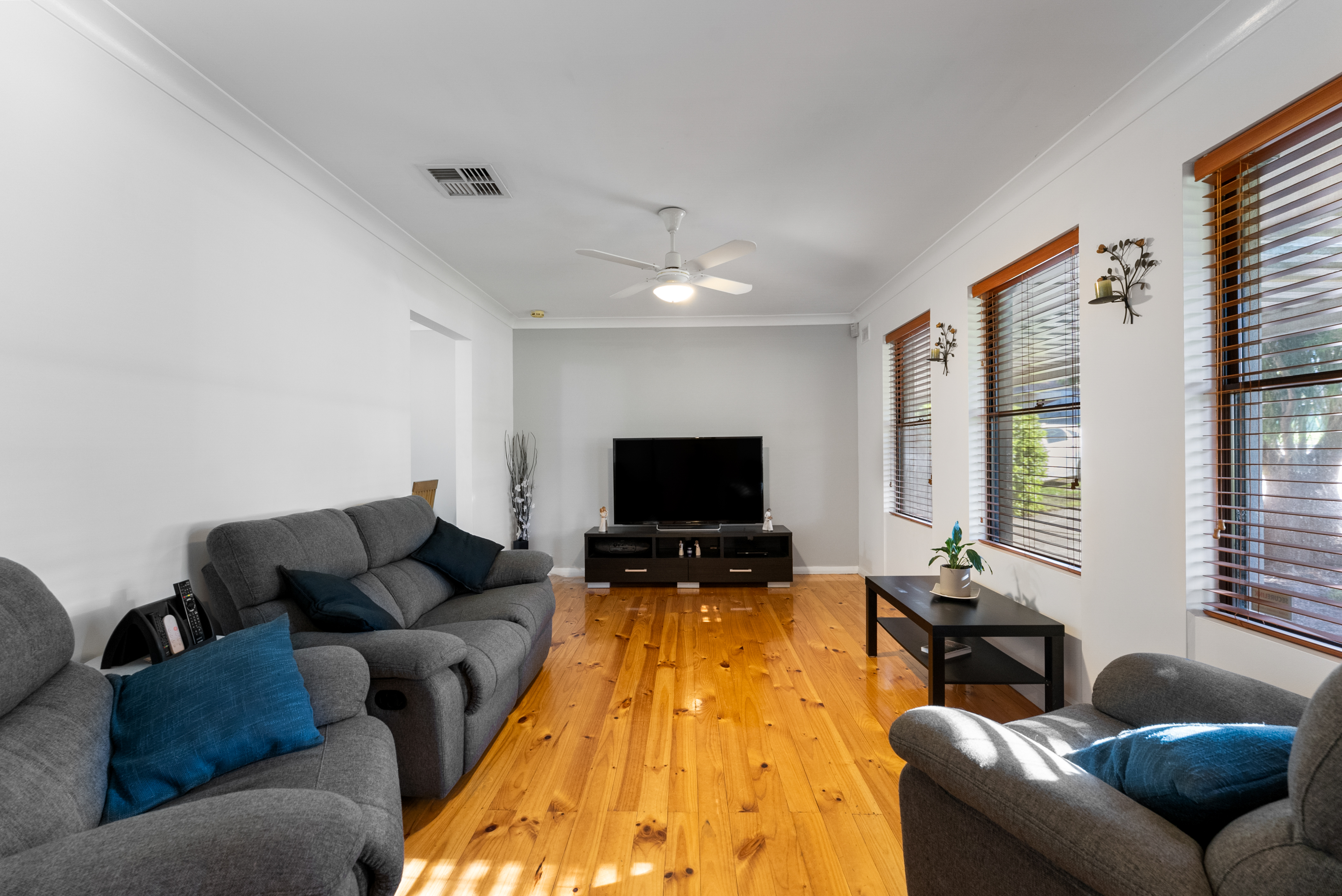 43 FLOCKHART AVENUE, Valley View SA 5093 - Image 3