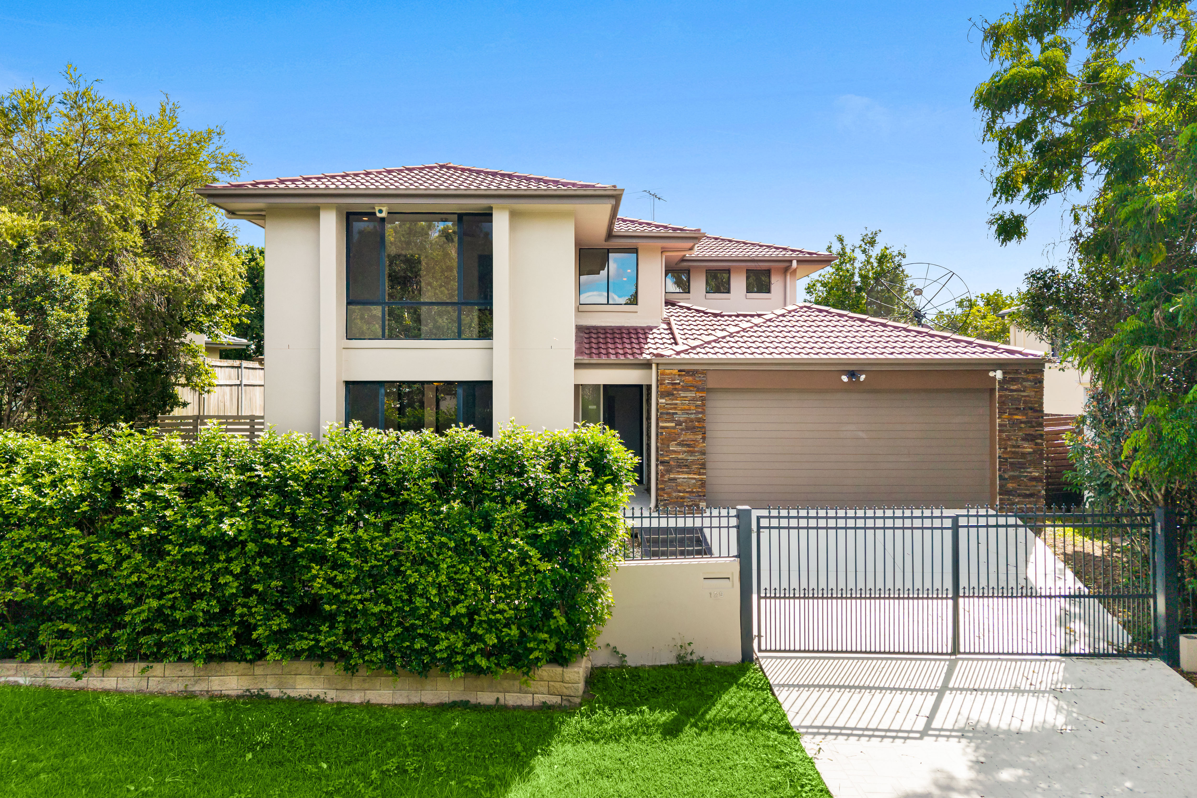 5-bedroom house at 129 Didbrook Street, Robertson, QLD 4109, Brisbane, Queensland