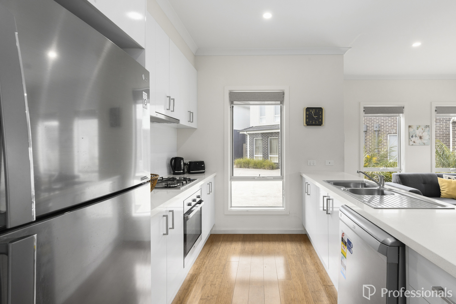 15 Kangaroo Paw Court, Taylors Lakes, Vic, 3038 - Image 3