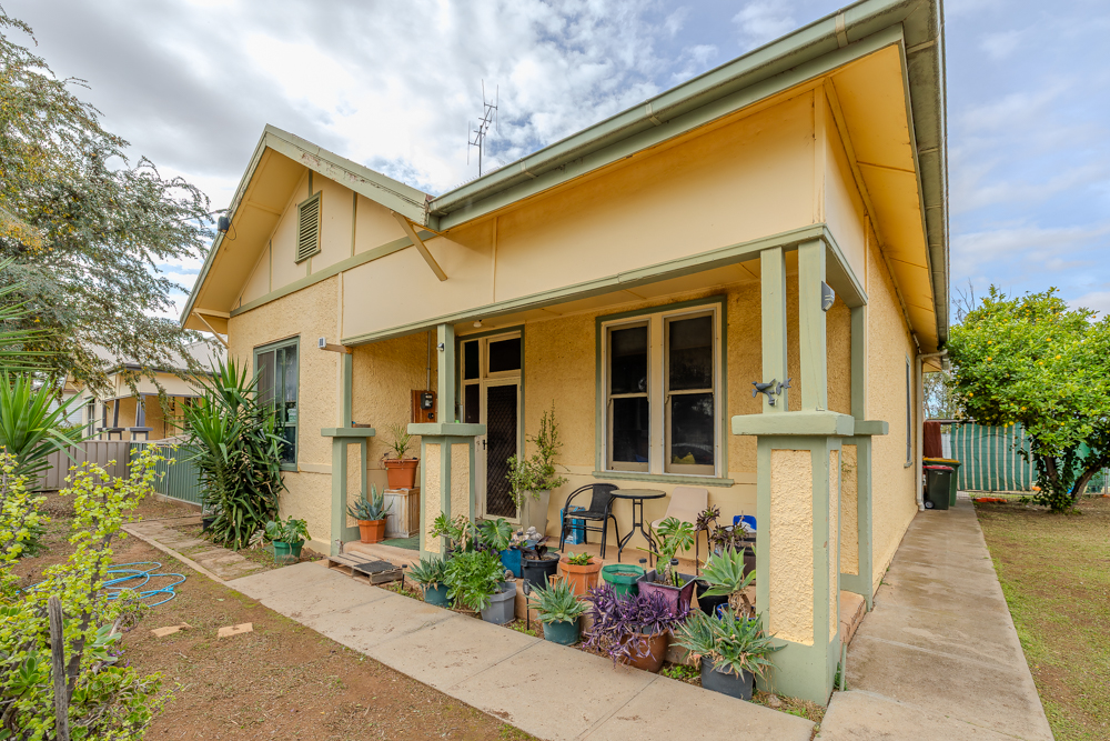 15 MARTIN AVENUE, Ouyen VIC 3490 - Image 2