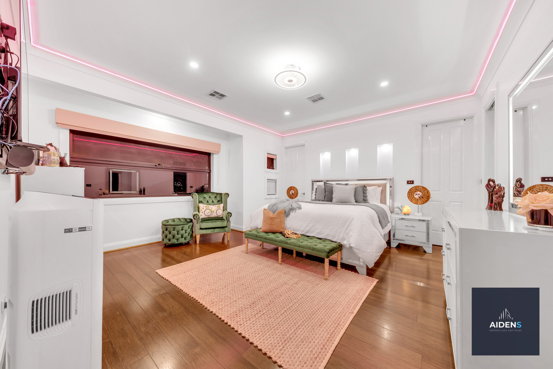 8 HANSON COURT, Taylors Lakes VIC 3038 - Image 4