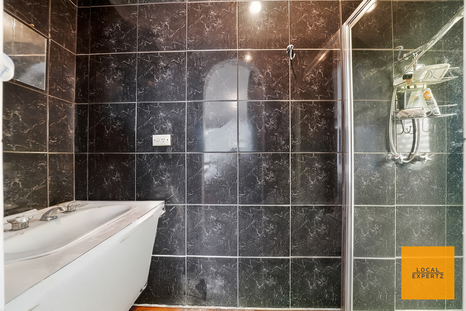 6 CLOWES STREET, Melton South VIC 3338 - Image 9