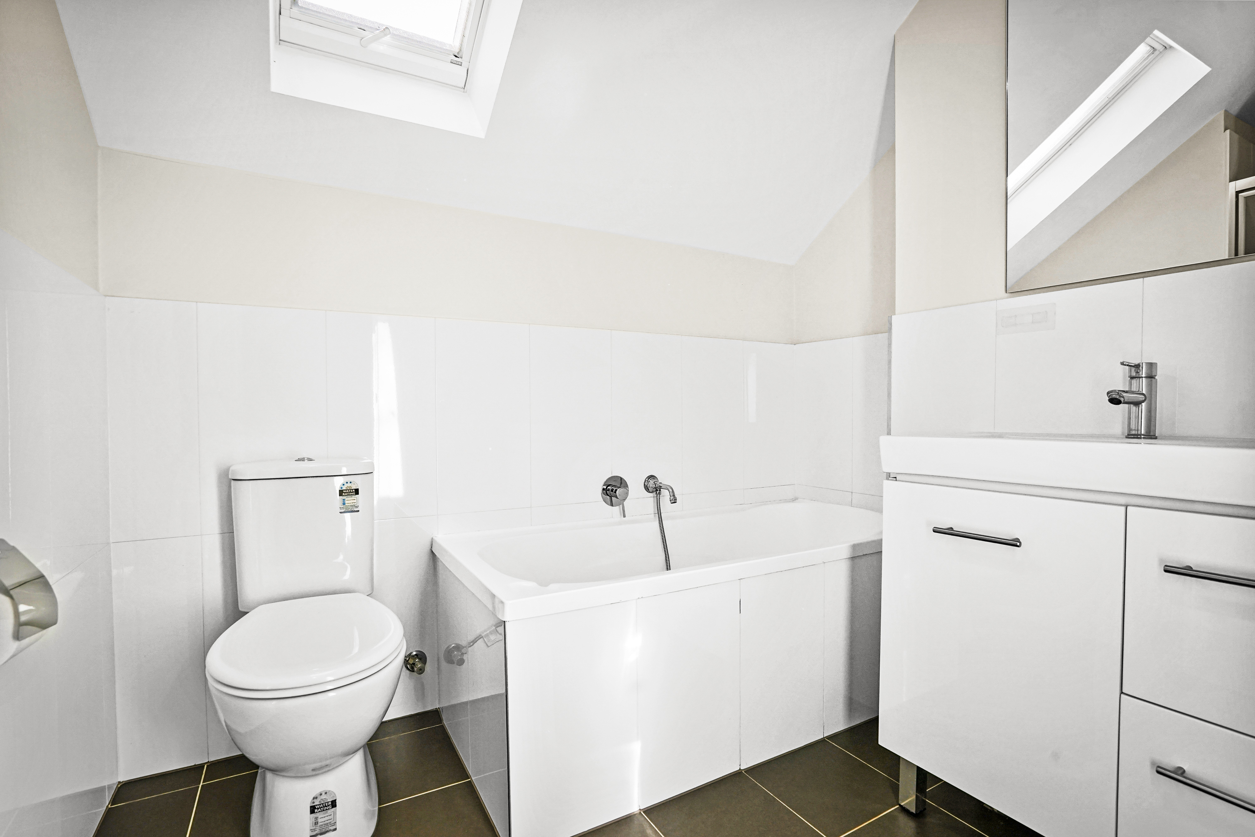 5 40 CANBERRA STREET, OXLEY PARK NSW 2760 - Image 3