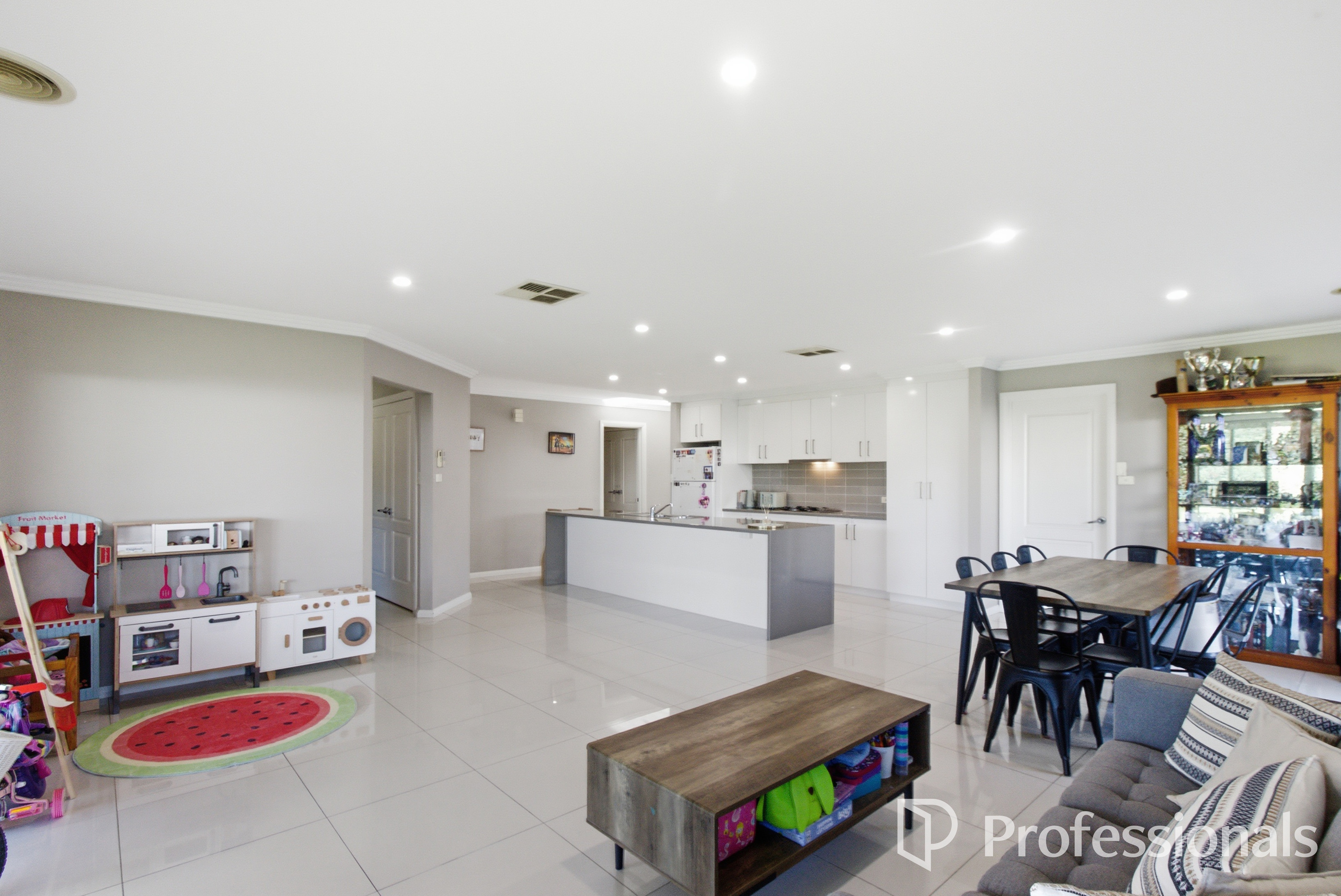 4-bedroom house at 7 Warambee Street, Glenfield Park, NSW 2650, Wagga Wagga, New South Wales
