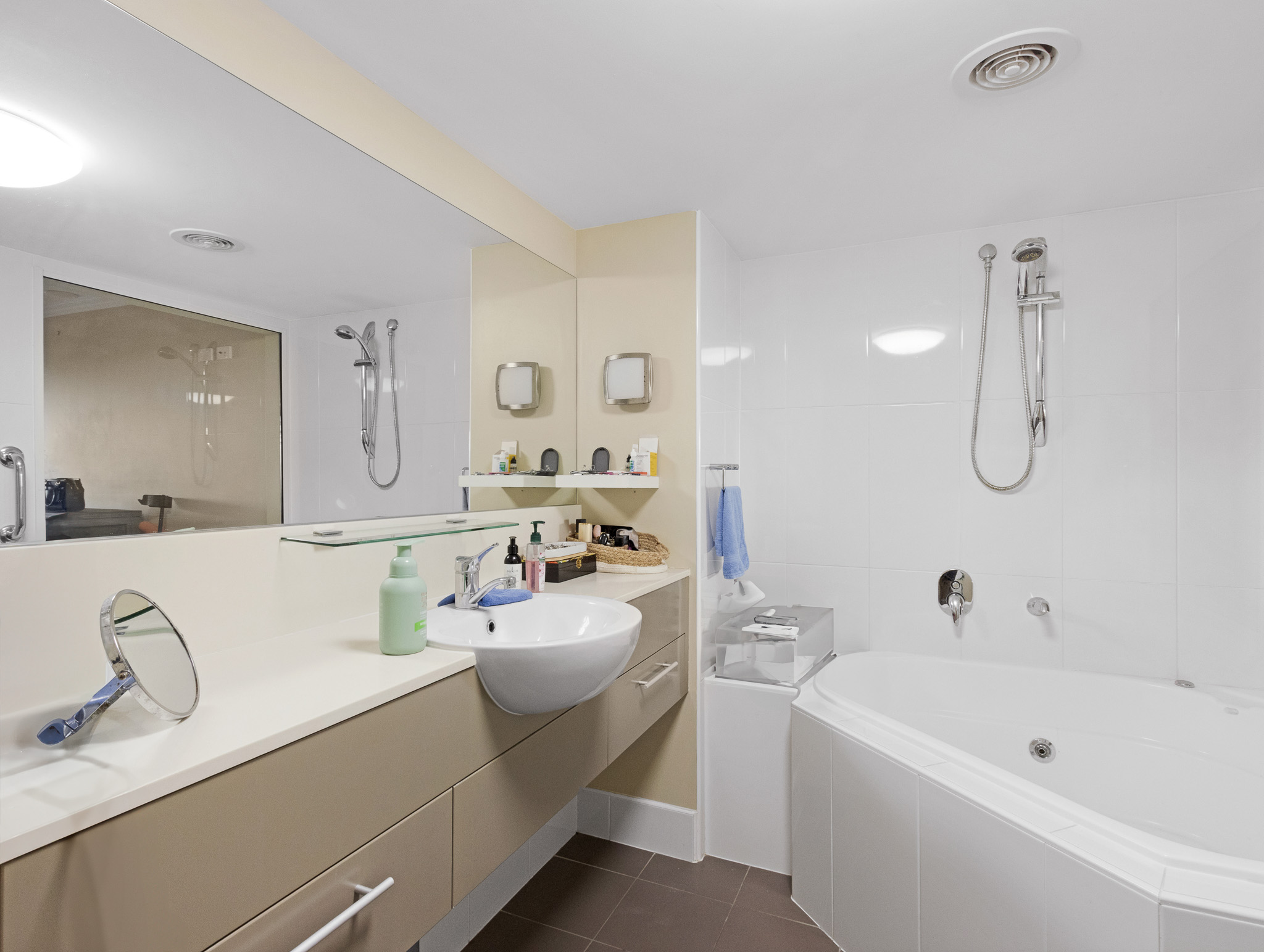 321/569 Esplanade, Urangan, Qld, 4655 - Image 6