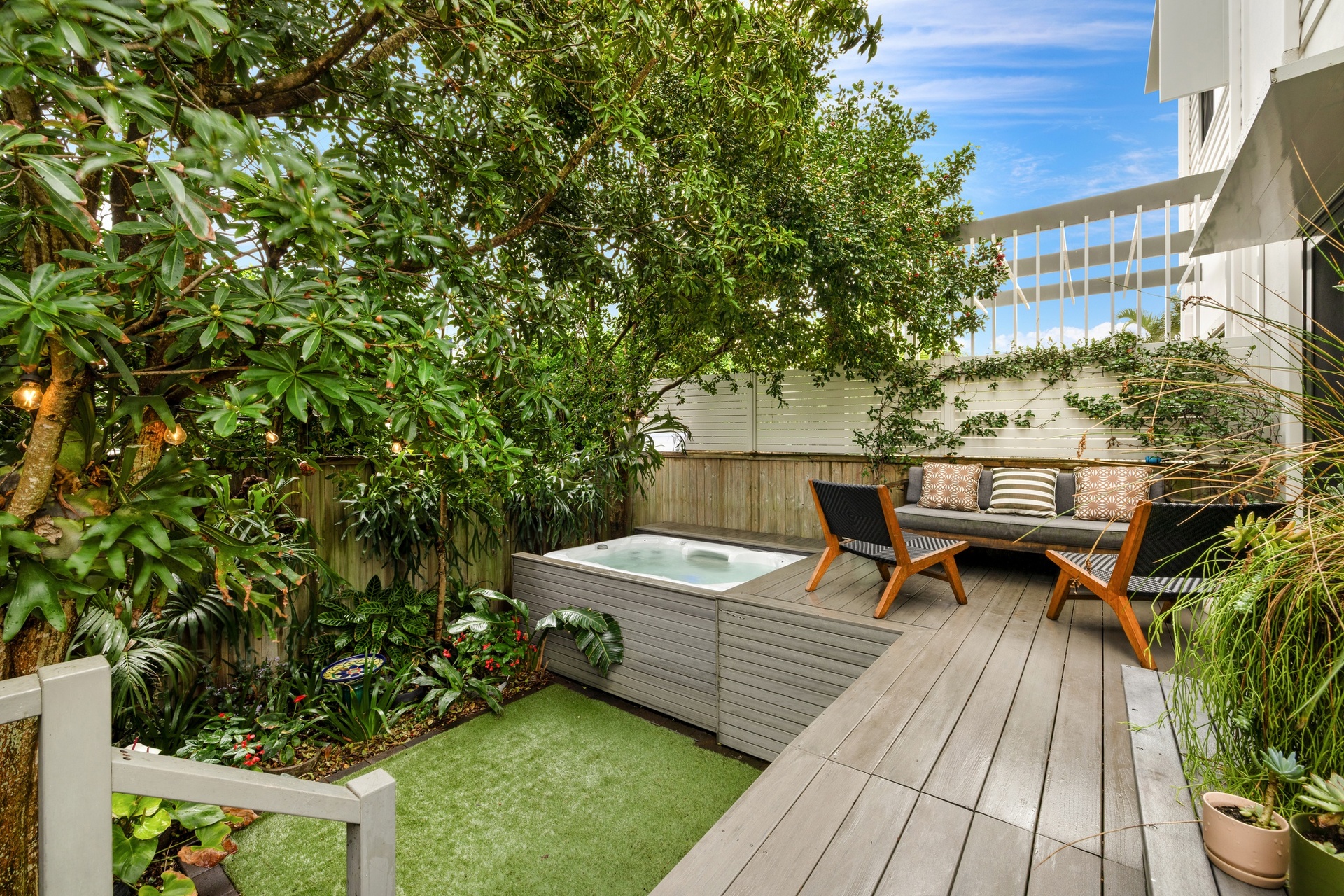 UNIT 1 44 SEAGULL AVENUE, Mermaid Beach QLD 4218 - Image 2