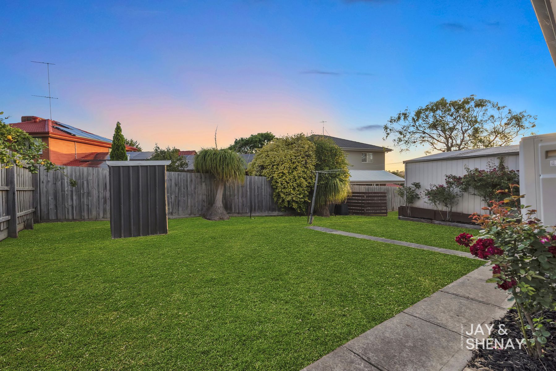 9 Dundee Court, Endeavour Hills, VIC 3802 - Image 2