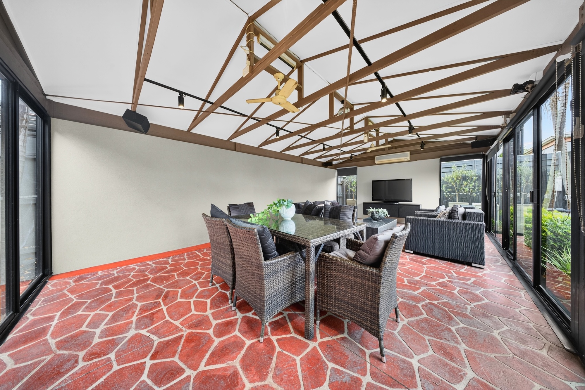 5-bedroom house at 31 Tamar Grove, Oakleigh, VIC 3166, Monash, Victoria