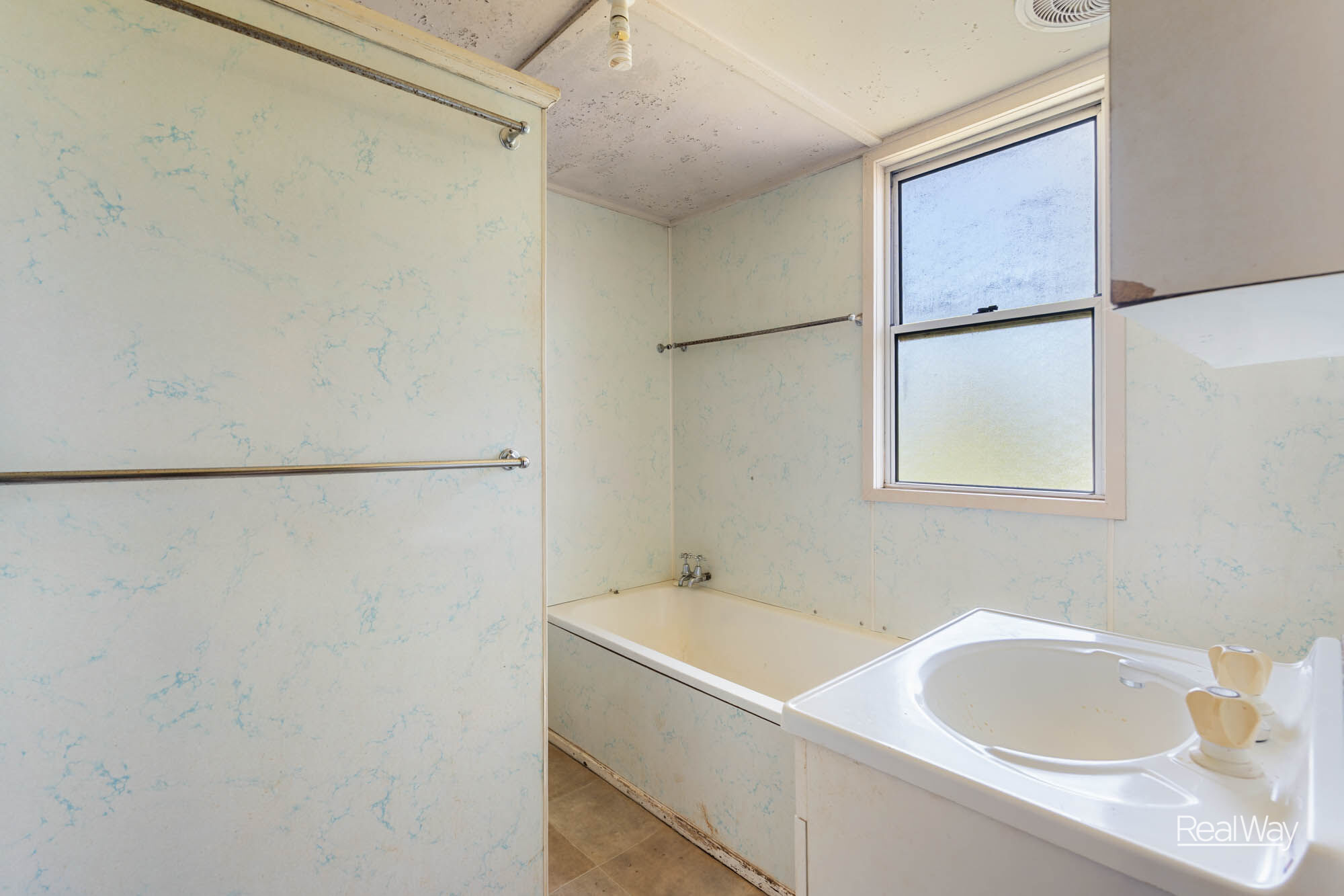 3-bedroom house at 34 Rhyde Street, Mount Lofty, QLD 4350, , Queensland