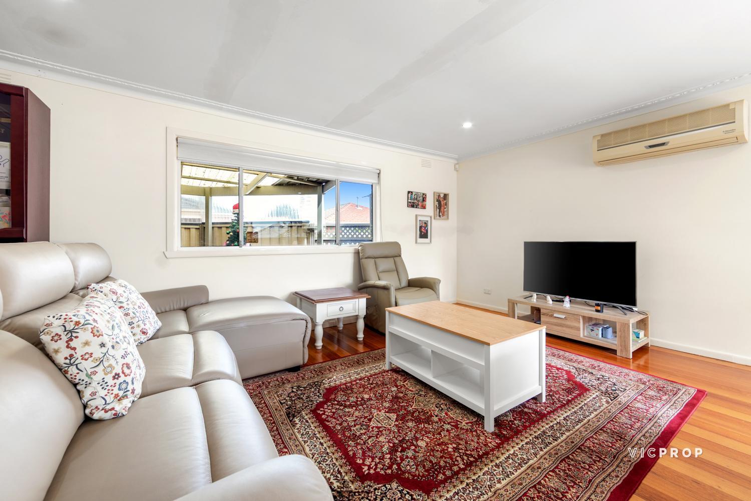 1/63 Walmer Avenue, St Albans, VIC 3021 - Image 1