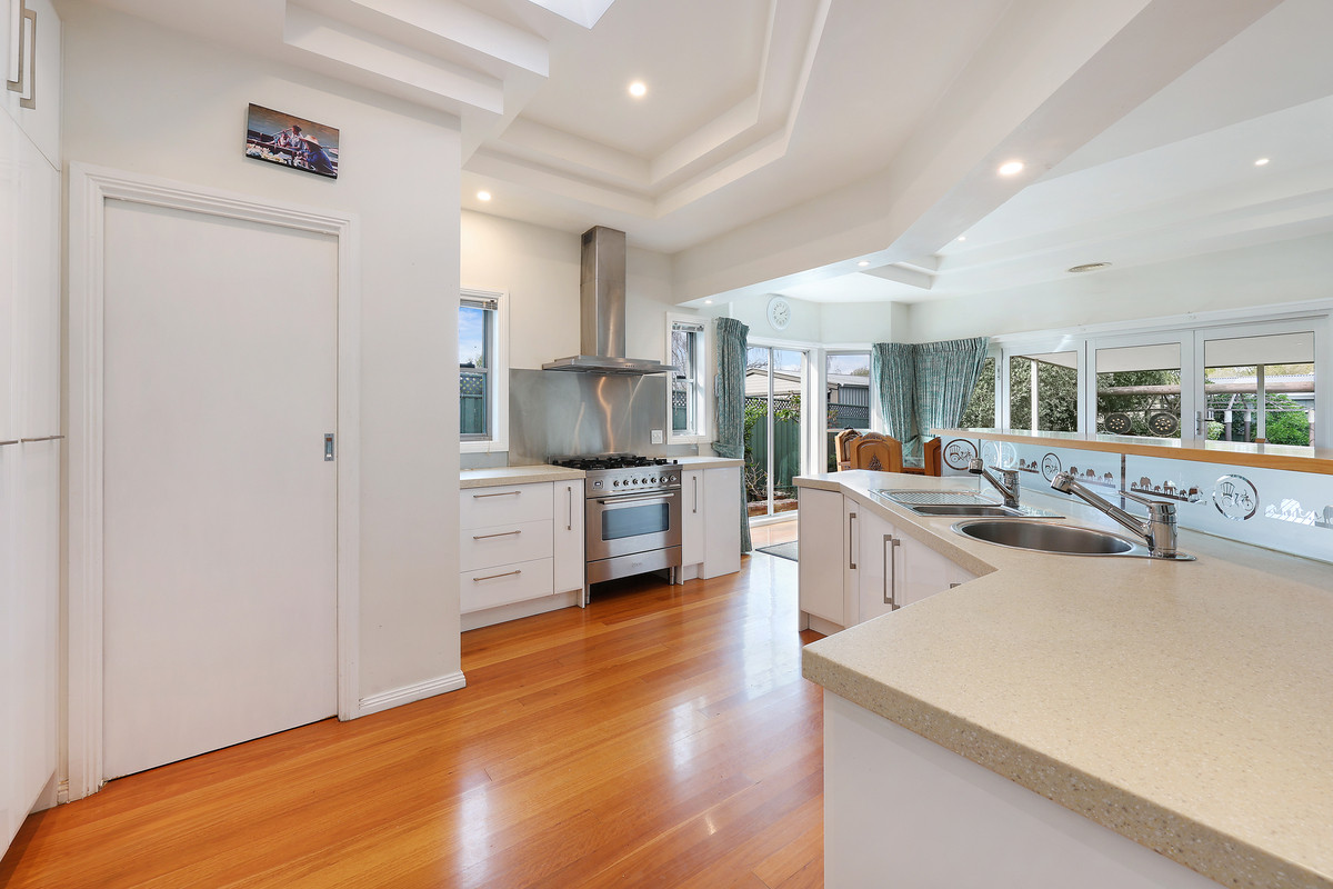 24 Chaucer Street, Hamilton, VIC 3300 - Image 4