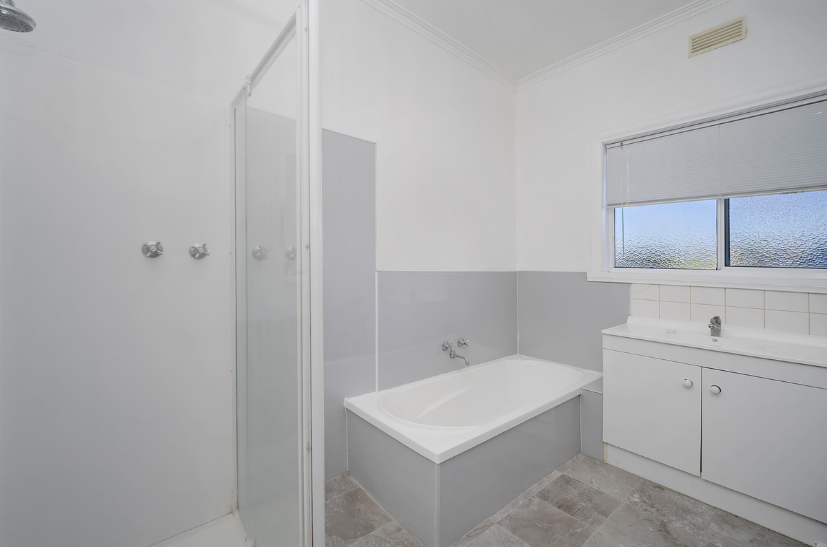 6 CHARLES STREET, Hamilton VIC 3300 - Image 8