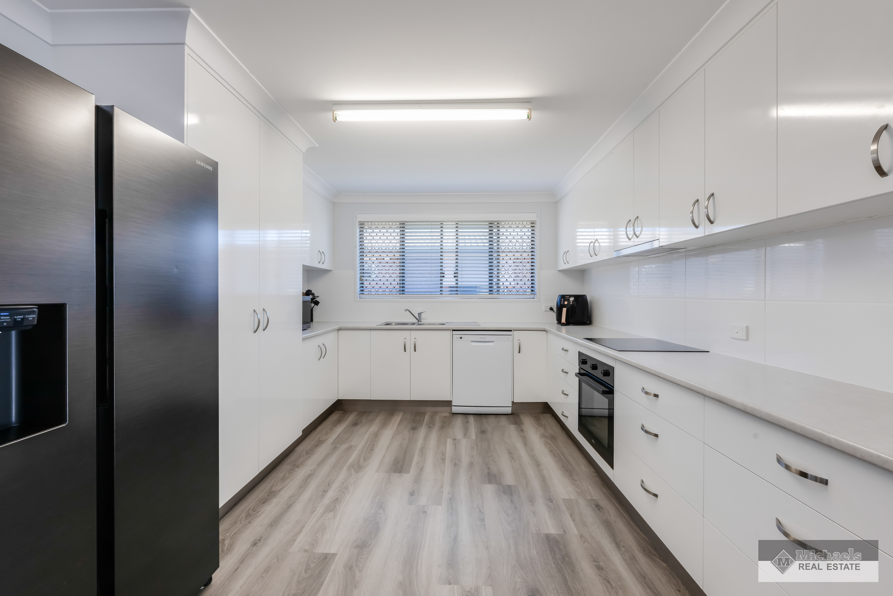 19 RATTRAY STREET, Avenell Heights QLD 4670 - Image 7