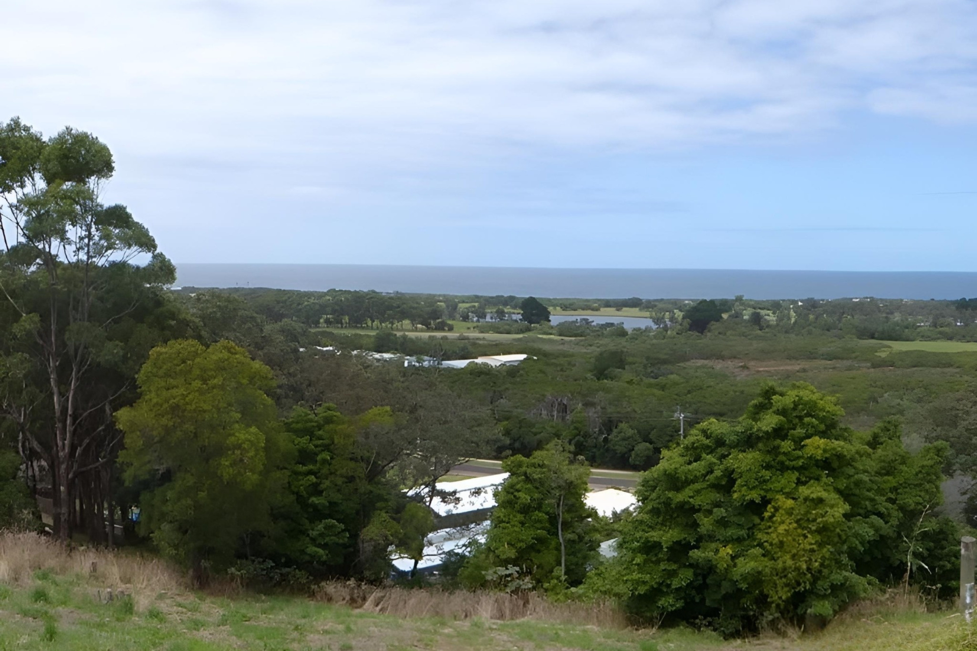 31 LYREBIRD COURT, Lakes Entrance VIC 3909 - Image 2
