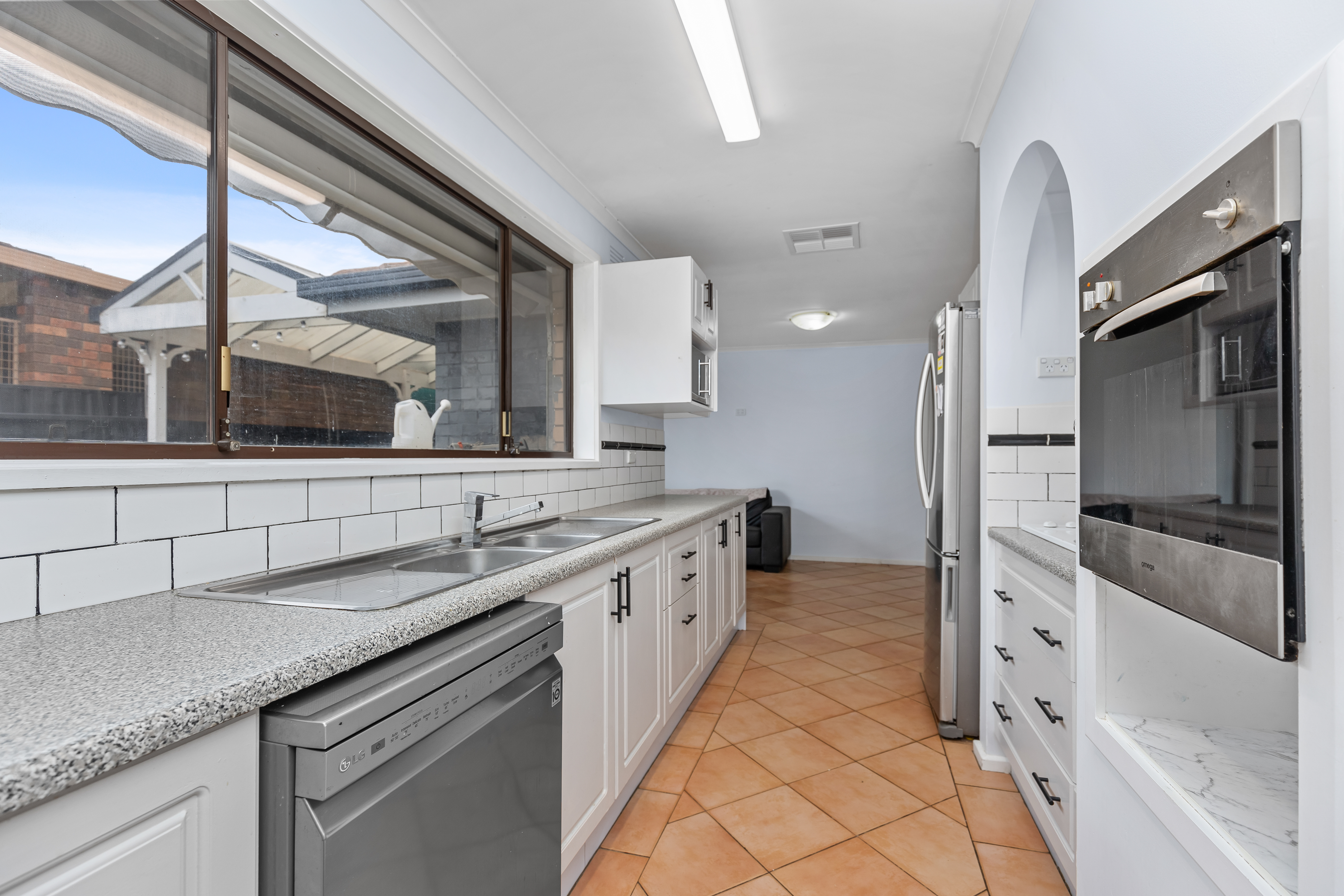 24 Merinda Crescent, Kooringal, NSW 2650 - Image 2