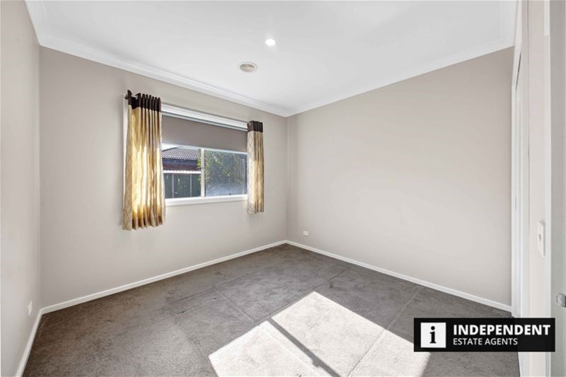 17 CORNWELL STREET, Melton South VIC 3338 - Image 8