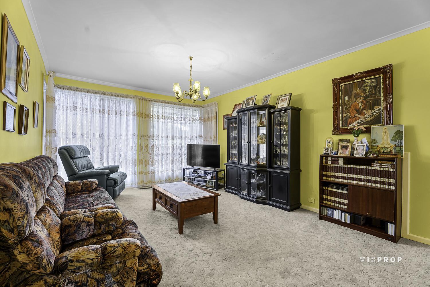 4-bedroom house at 43 OBERON AVENUE, St Albans VIC 3021, Brimbank, Victoria