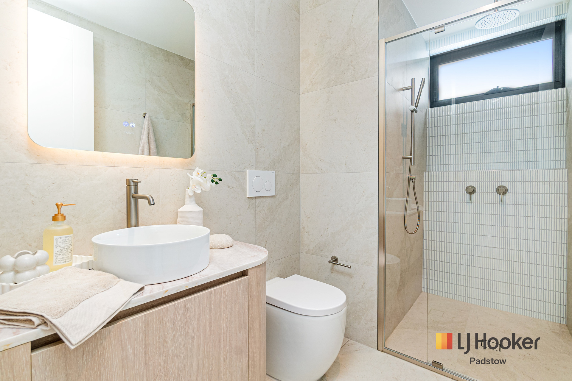 6-bedroom unit at 31 Faraday Road, Padstow, NSW 2211, Canterbury-Bankstown, New South Wales