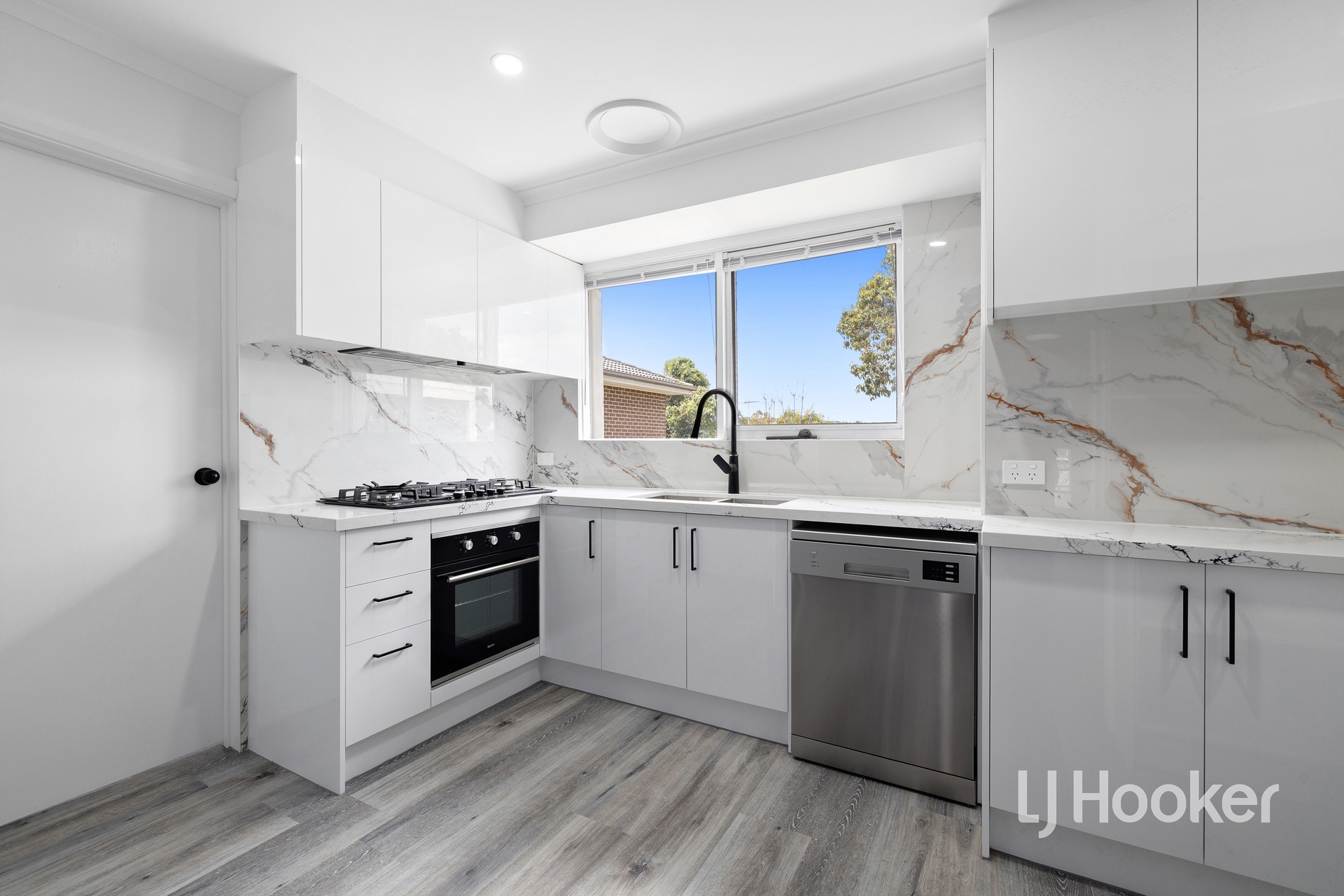 18 MUSTANG AVENUE, Narre Warren VIC 3805 - Image 2