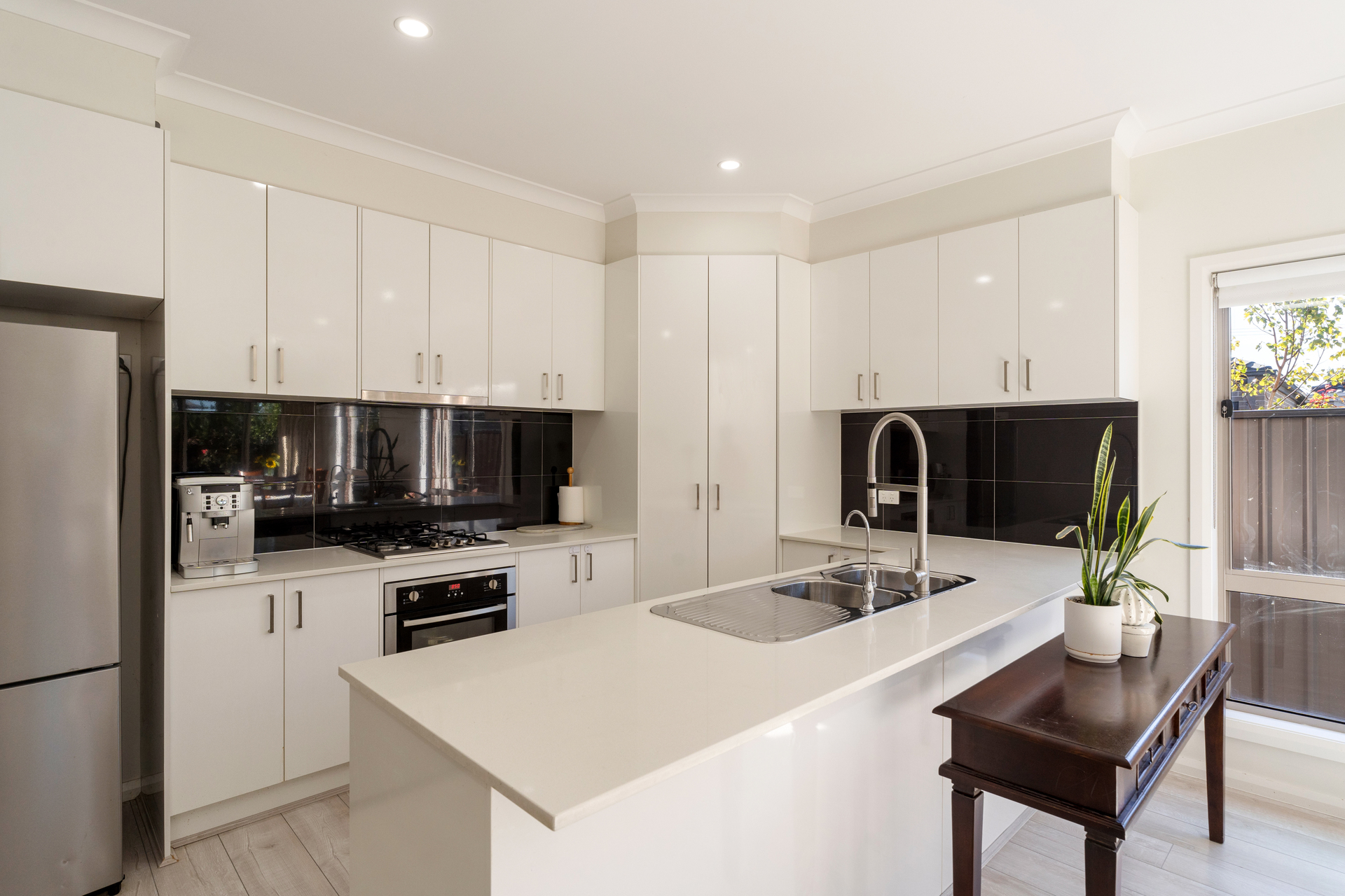 31 LOUDON CIRCUIT, Craigieburn VIC 3064 - Image 9